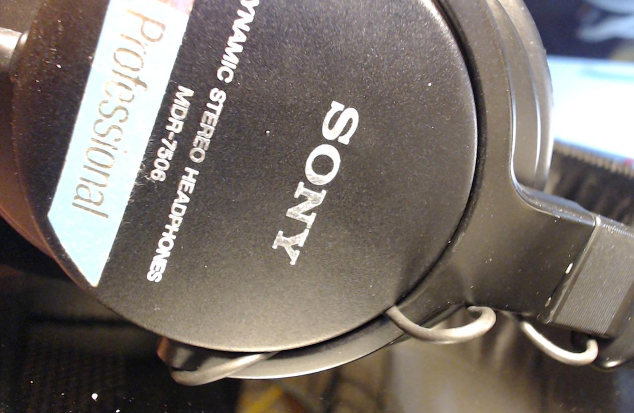 Sony MDR7506 Professional Large Diaphragm Headphone | MDR-7506, 40mm drivers, 10Hz-20kHz customer photo 2