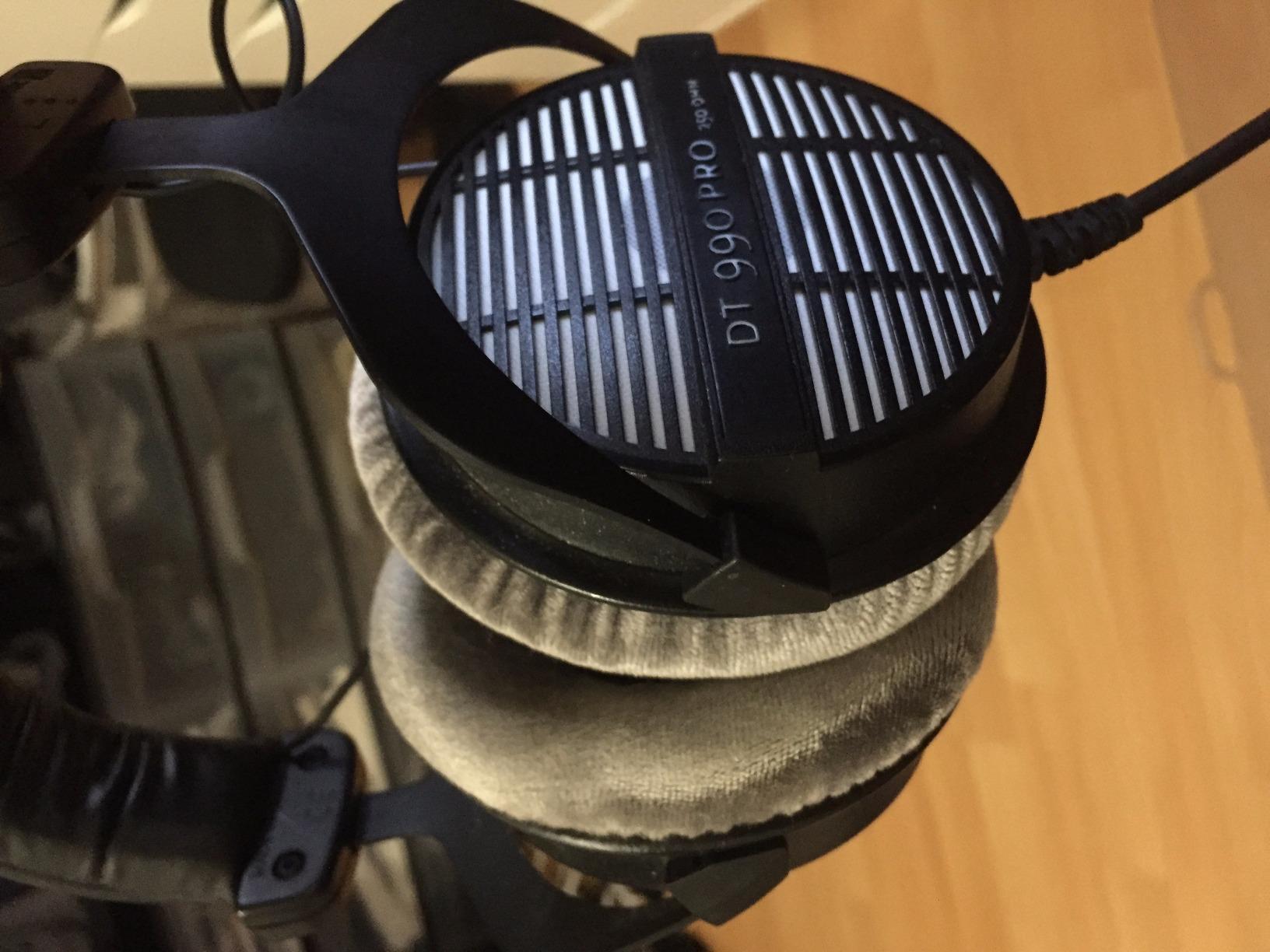 beyerdynamic DT 990 PRO, 250 Ohm, Open Back, Over Ear, Wired Headphones, 3m Coiled Cable, Black with Grey Velour Ear Pads customer photo 1