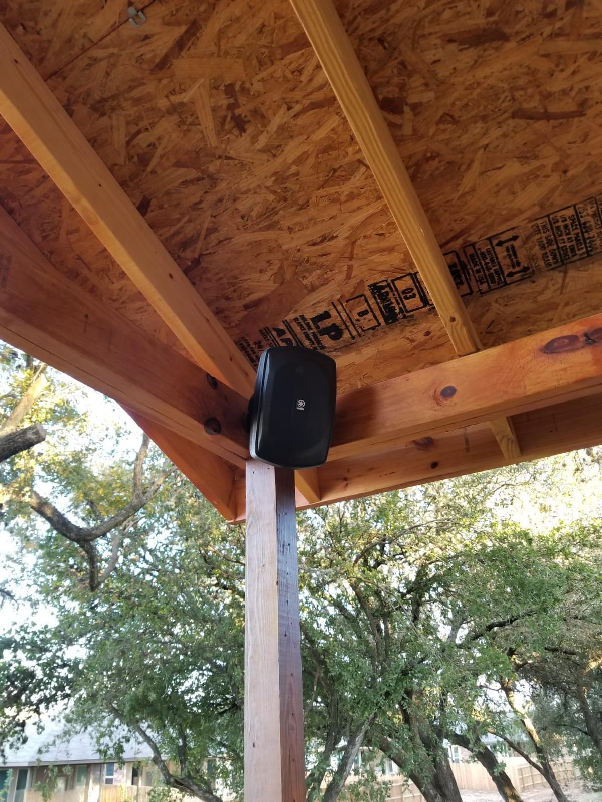 Yamaha NS-AW390 All Weather Indoor/Outdoor 6.5-inch 2-Way Speakers includes Wall/Ceiling Mounts - Pair (Black) customer photo 1