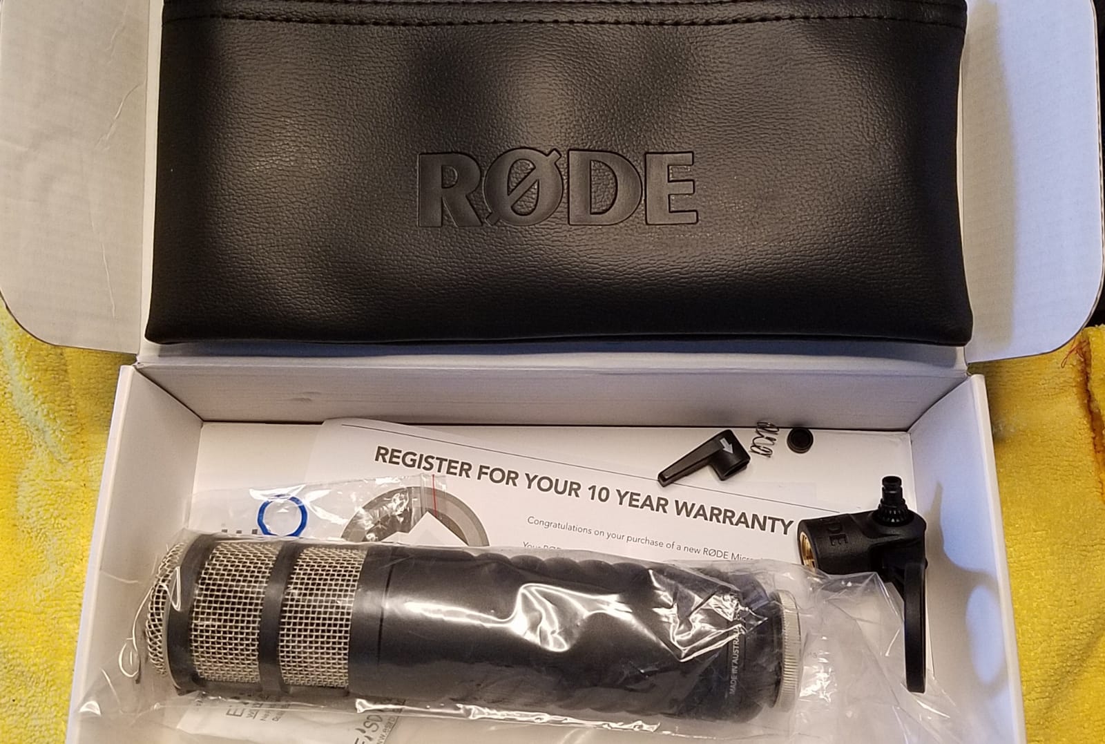 RODE Microphones Procaster Broadcast Dynamic Vocal Microphone | Cardioid dynamic microphone with XLR3 connector for broadcasting, podcasting and voice recording customer photo 2