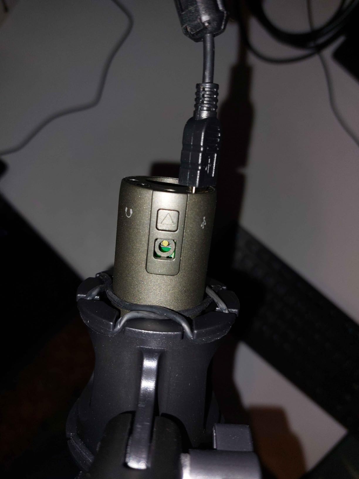 Samson Q2U USB/XLR Dynamic Microphone Recording and Podcasting Pack customer photo 2