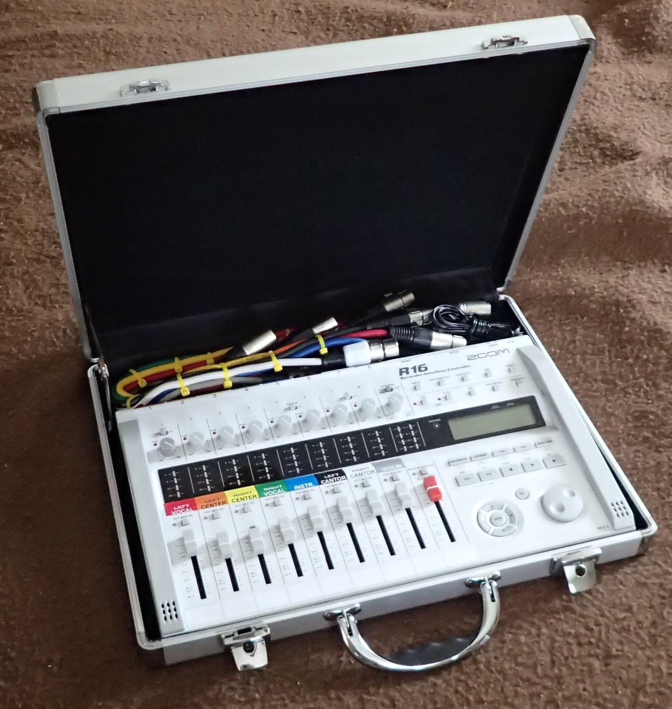 Zoom R24 Multi-Track Tabletop Recorder, Interface, Controller, 8 XLR Combo Inputs, 24 Tracks, USB Audio Interface, Built In Stereo Condenser Microphones, Pad Sampler customer photo 1