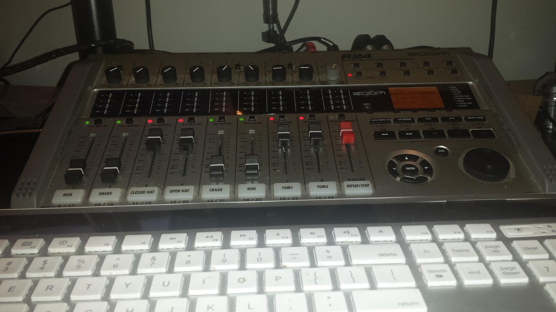 Zoom R24 Multi-Track Tabletop Recorder, Interface, Controller, 8 XLR Combo Inputs, 24 Tracks, USB Audio Interface, Built In Stereo Condenser Microphones, Pad Sampler customer photo 2