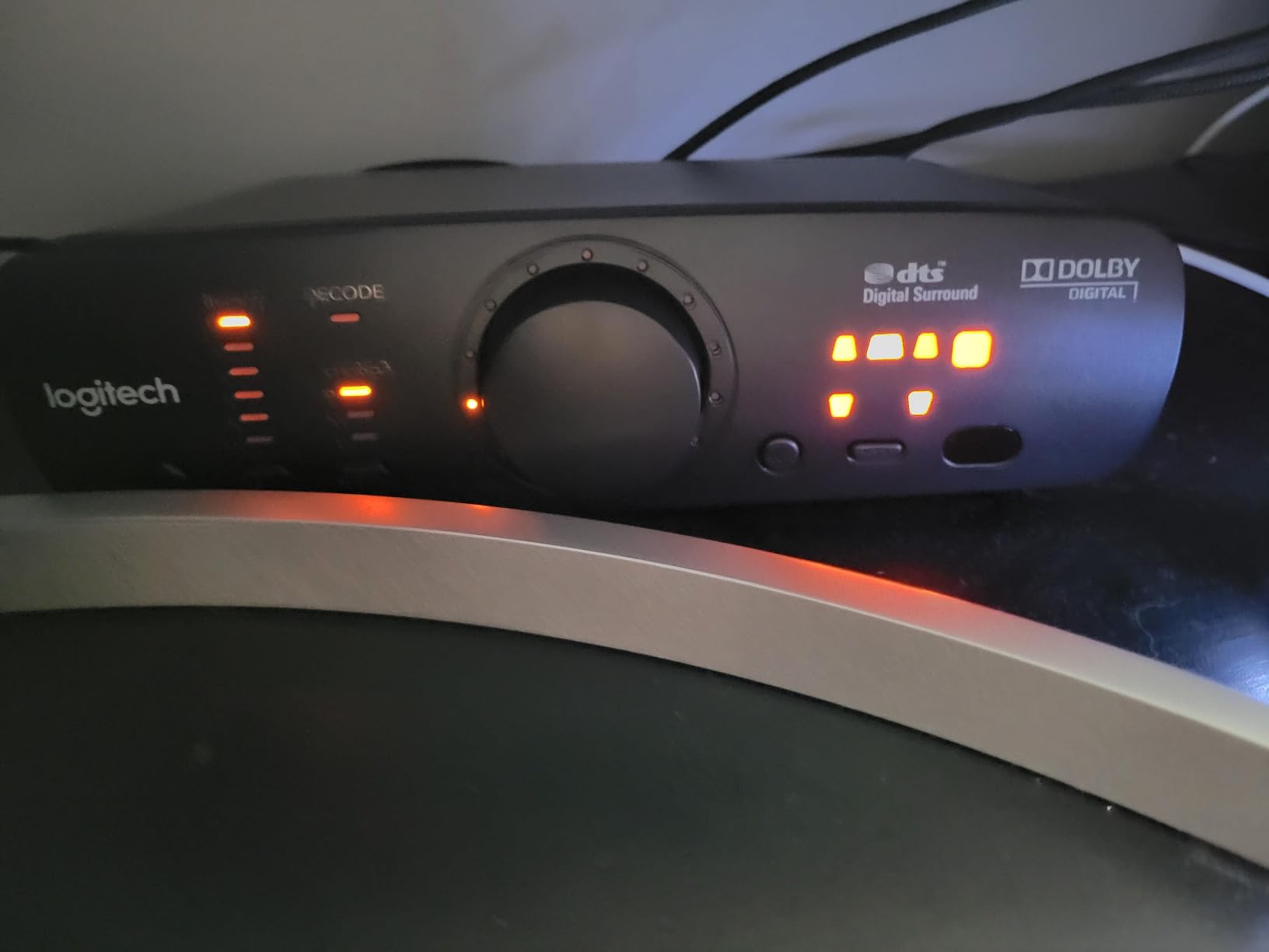 Logitech Z906 5.1 Surround Sound Speaker THX Dolby DTS - Black | Certified, digital audio input, multiple devices setup customer photo 2