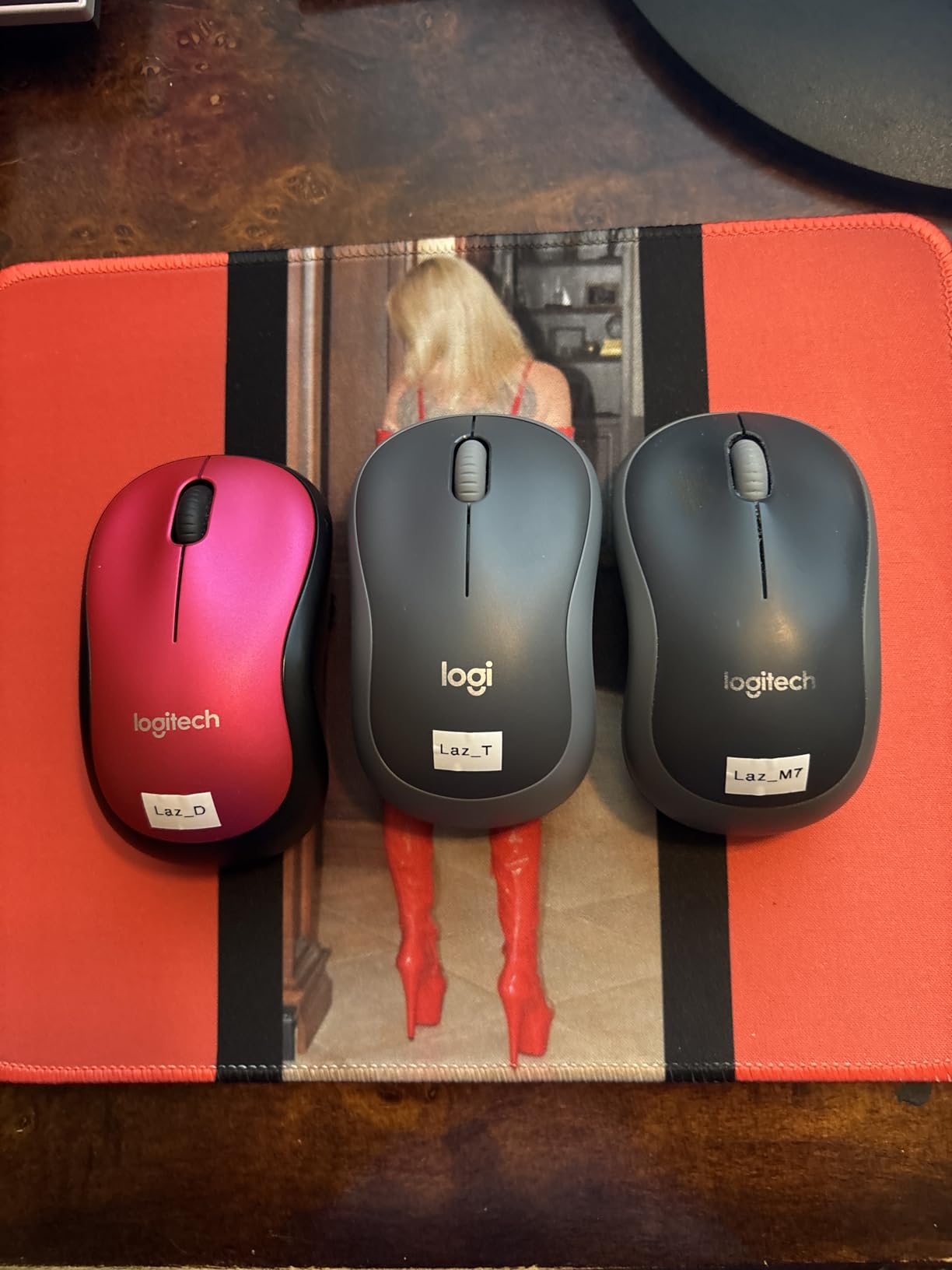 Logitech M185 Compact Ambidextrous 2.4 GHz Wireless Mouse - Swift Grey | Ambidextrous mouse with 2.4 GHz USB-A Nano Receiver, Optical Tracking, 12-Months Battery Life, PC, Mac, Laptop compatible customer photo 1