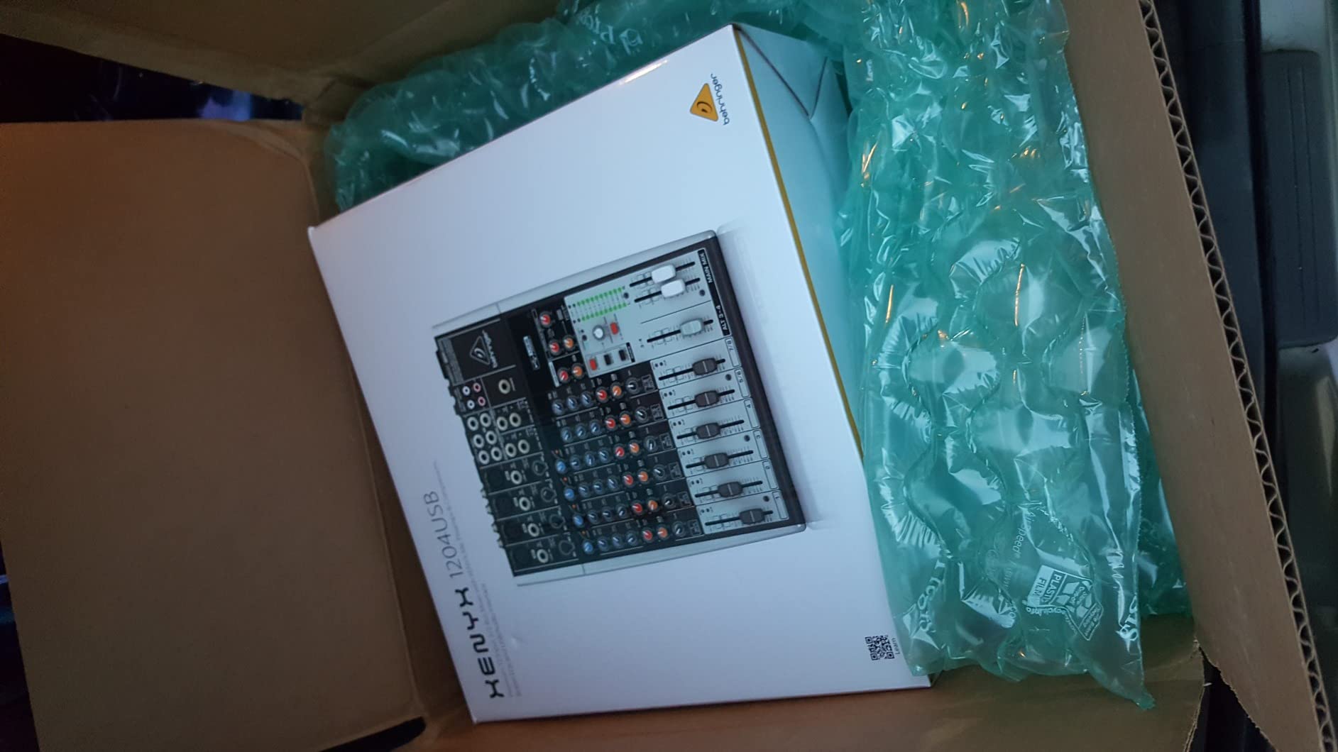Behringer XENYX 1204USB Premium 12-Input 2/2-Bus Mixer with XENYX Mic Preamps and Compressors, British EQ and USB/Audio Interface customer photo 2