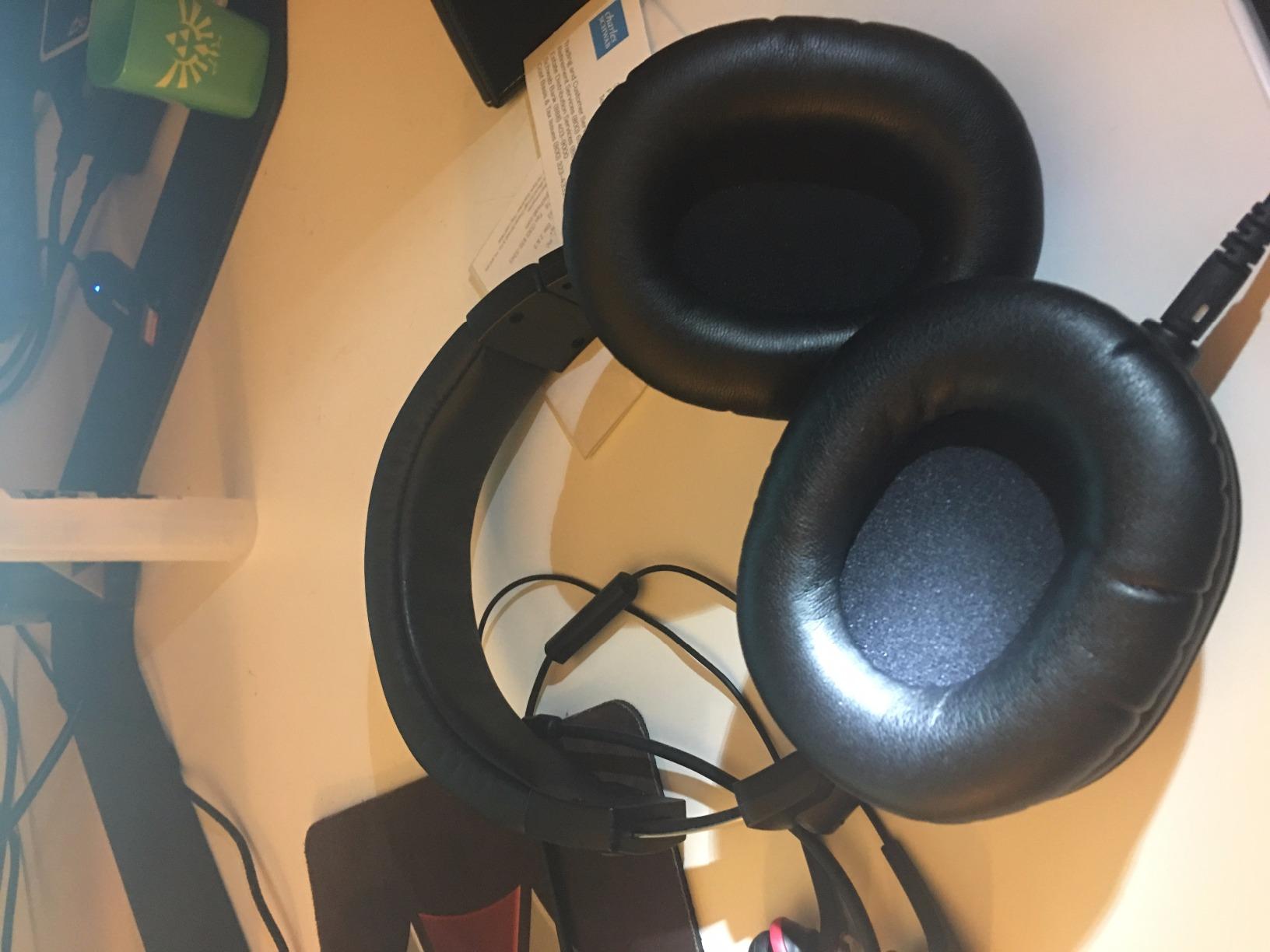 Audio-Technica ATH-M50X Professional Studio Monitor Headphones, Black, Professional Grade, Critically Acclaimed, with Detachable Cable customer photo 1