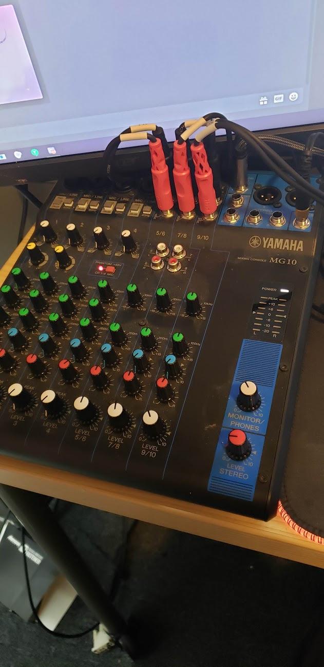 Yamaha MG10 10-Input Stereo Mixer, XLR Connectivity, Black customer photo 1
