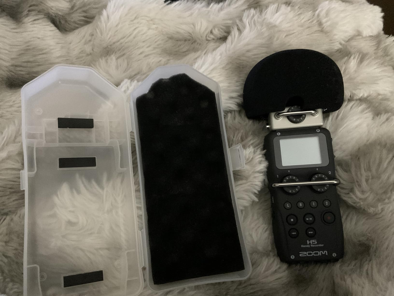 Zoom H5 4-Track Handheld Recorder for Filmmakers & Musicians | 2 XLR Inputs, USB Audio Interface, Battery Powered, For Audio For Video customer photo 1
