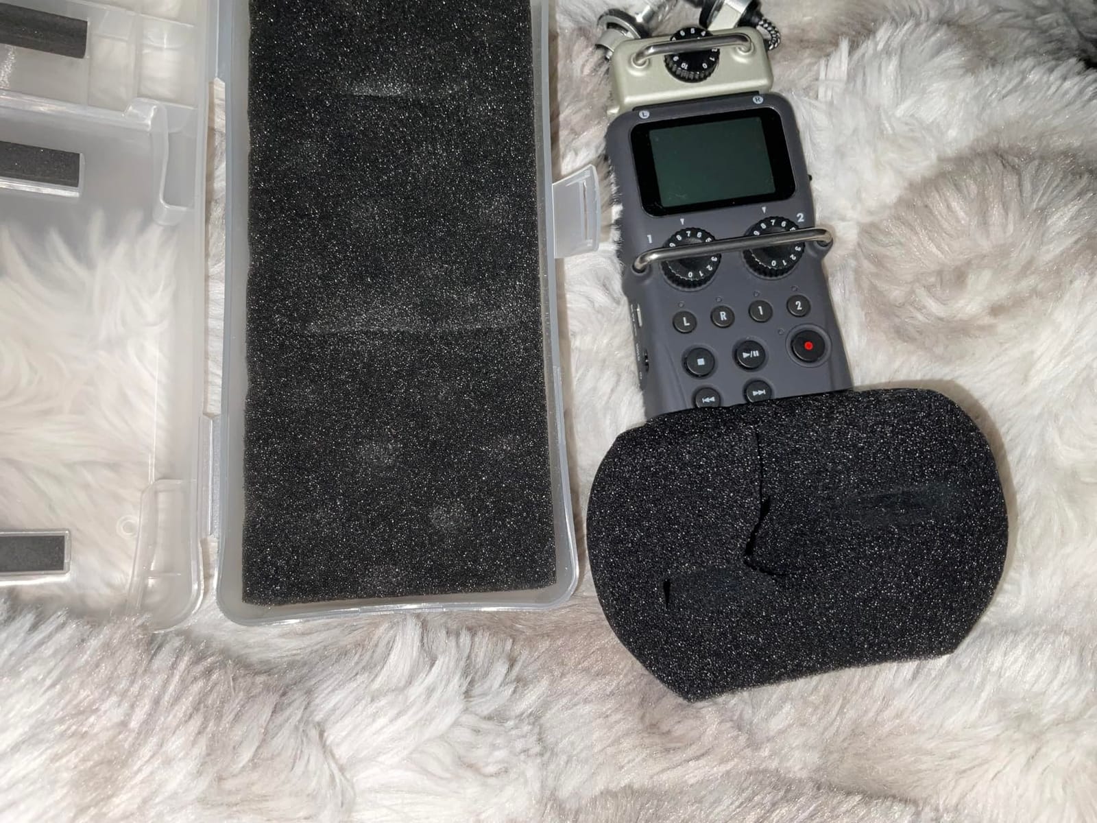 Zoom H5 4-Track Handheld Recorder for Filmmakers & Musicians | 2 XLR Inputs, USB Audio Interface, Battery Powered, For Audio For Video customer photo 2