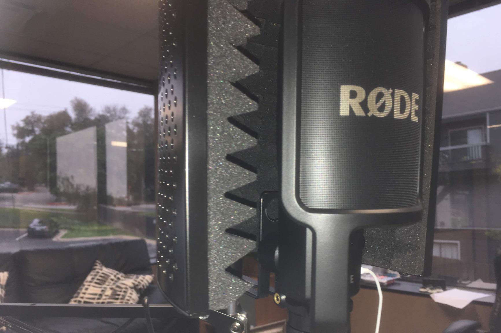 RODE NT-USB Versatile Studio-quality Condenser USB Microphone with Pop Filter and Tripod for Streaming, Gaming, Podcasting, Music Production, Vocal and Instrument Recording customer photo 1