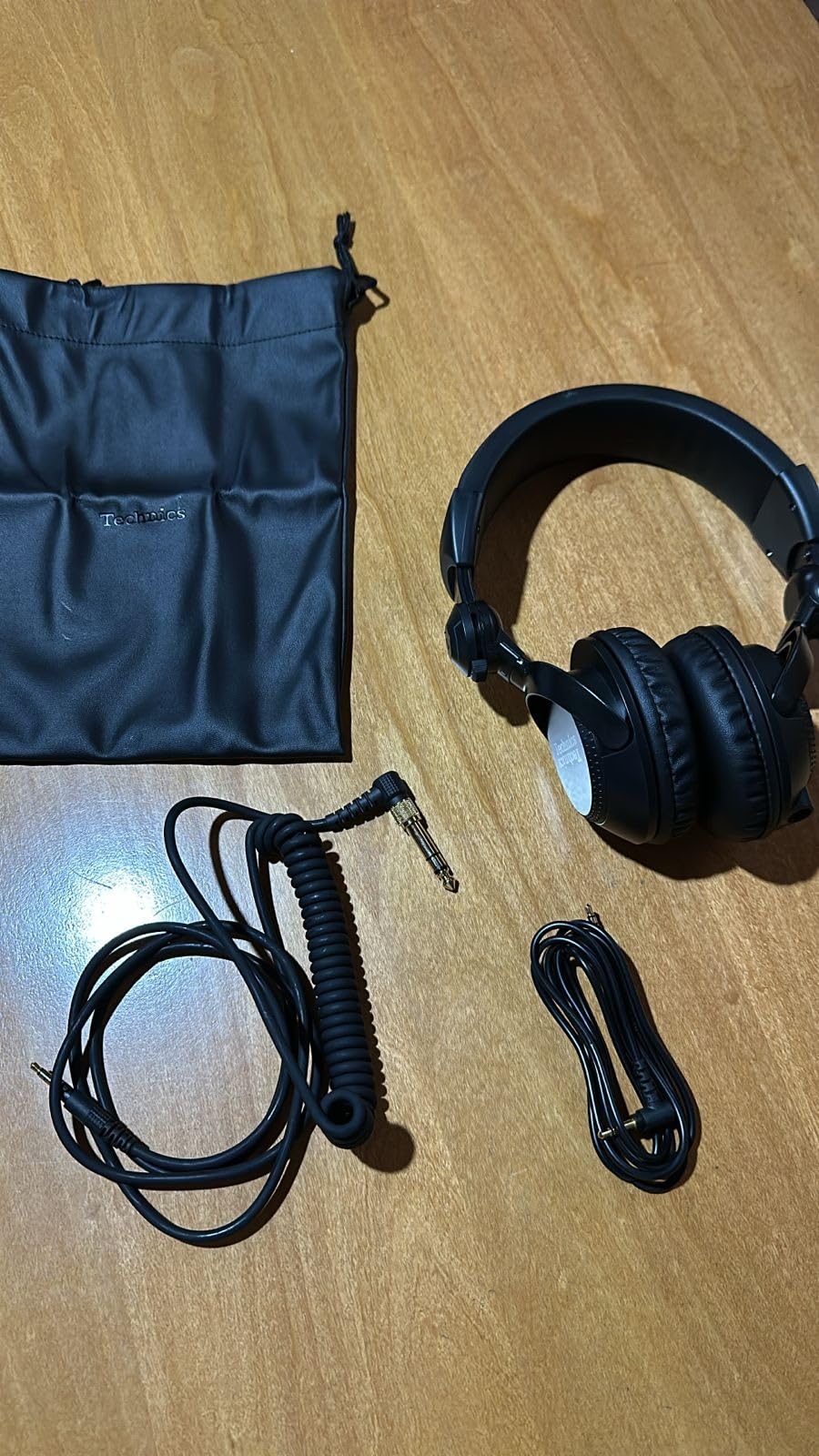 Technics Professional DJ Headphones with 40mm CCAW Voice Coil Drivers, 270 Swivel Housing and Locking Detachable Cord; Lightweight, Foldable High Input - EAH-DJ1200 (Black) customer photo 1