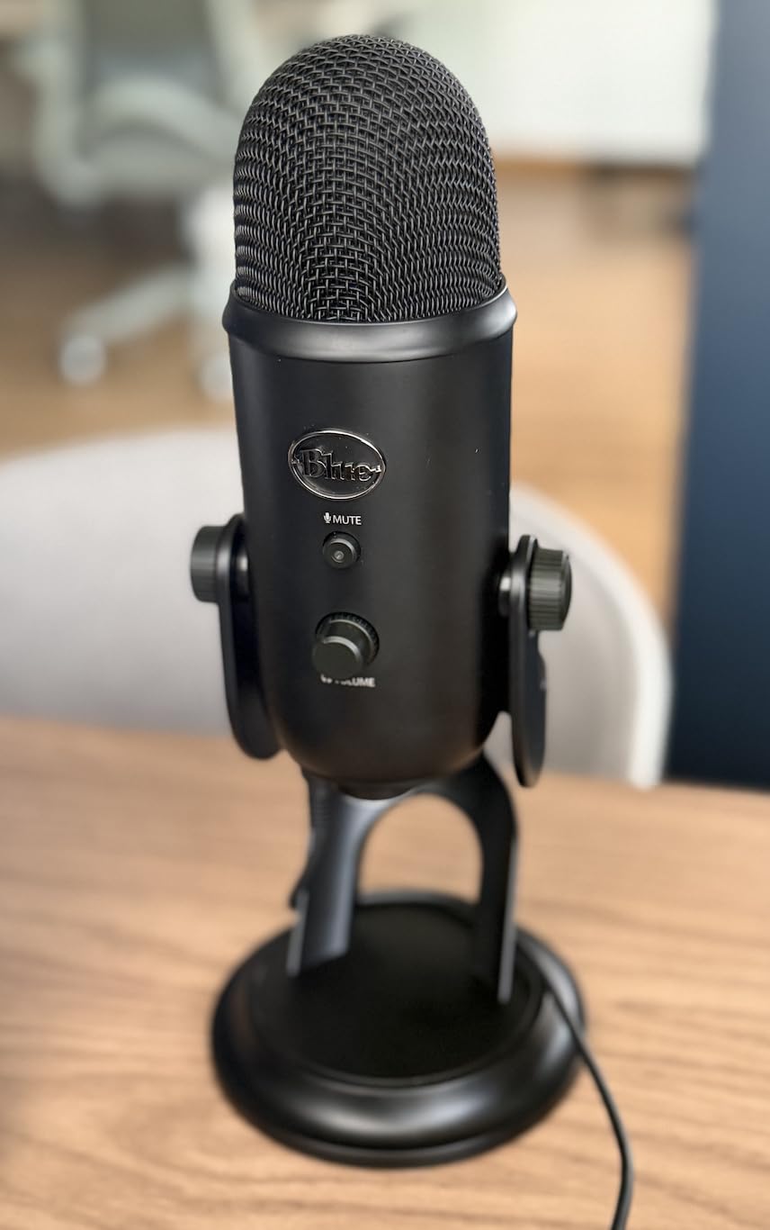 Logitech Creators Blue Yeti USB Microphone for PC, Mac, Gaming, Recording, Streaming, Podcasting, Studio and Computer Condenser Mic with Blue VO!CE effects, 4 Pickup Patterns, Plug and Play - Blackout customer photo 1