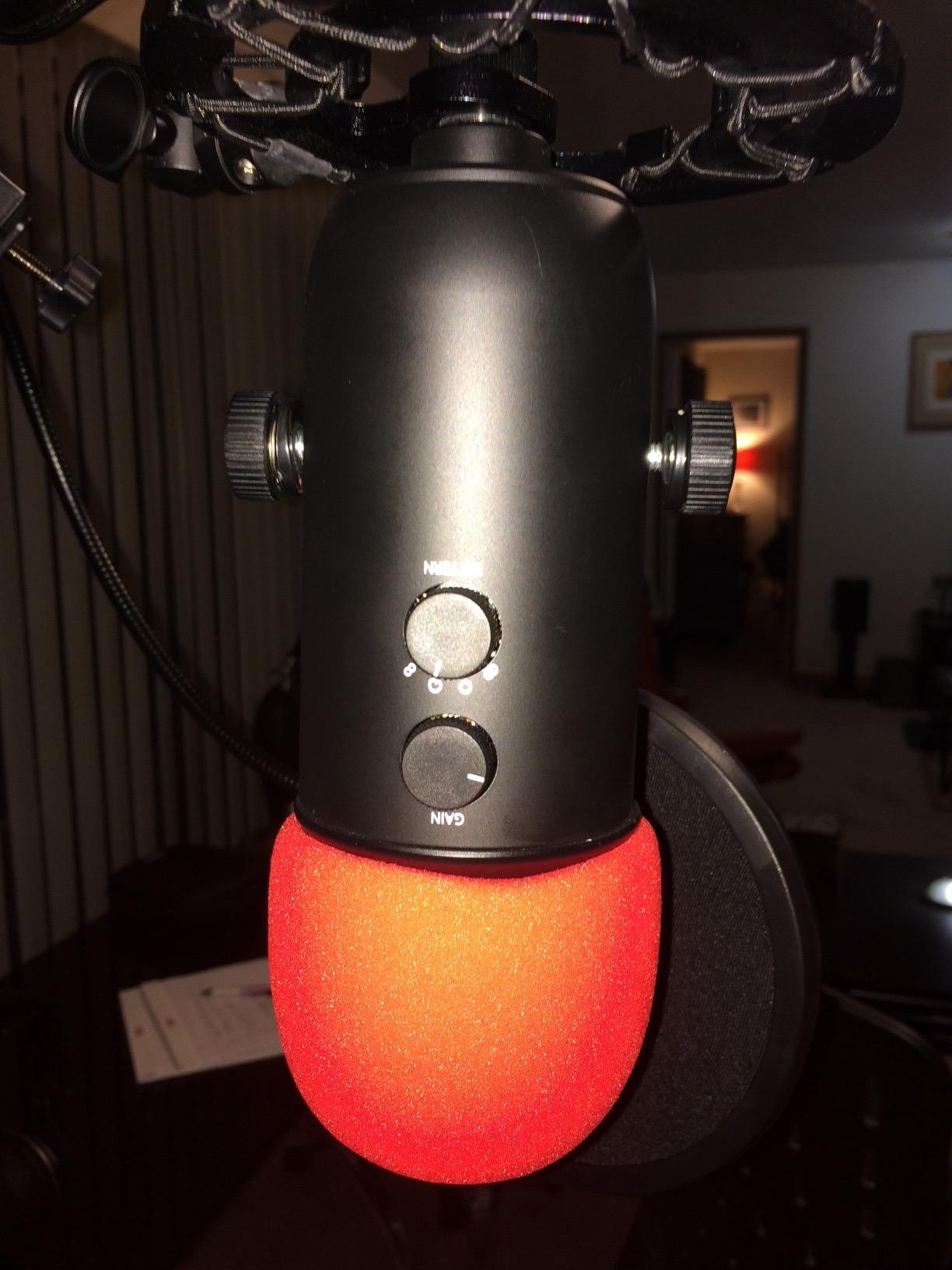 Logitech Creators Blue Yeti USB Microphone for PC, Mac, Gaming, Recording, Streaming, Podcasting, Studio and Computer Condenser Mic with Blue VO!CE effects, 4 Pickup Patterns, Plug and Play - Blackout customer photo 2