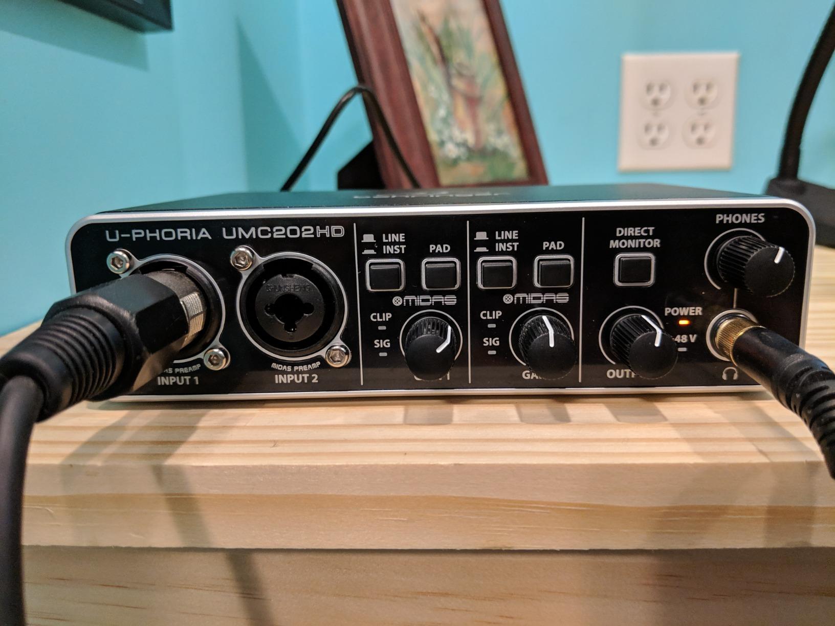 Behringer UMC202HD Audiophile 2x2, 24-Bit/192 kHz USB Audio Interface with Midas Mic Preamplifiers customer photo 1