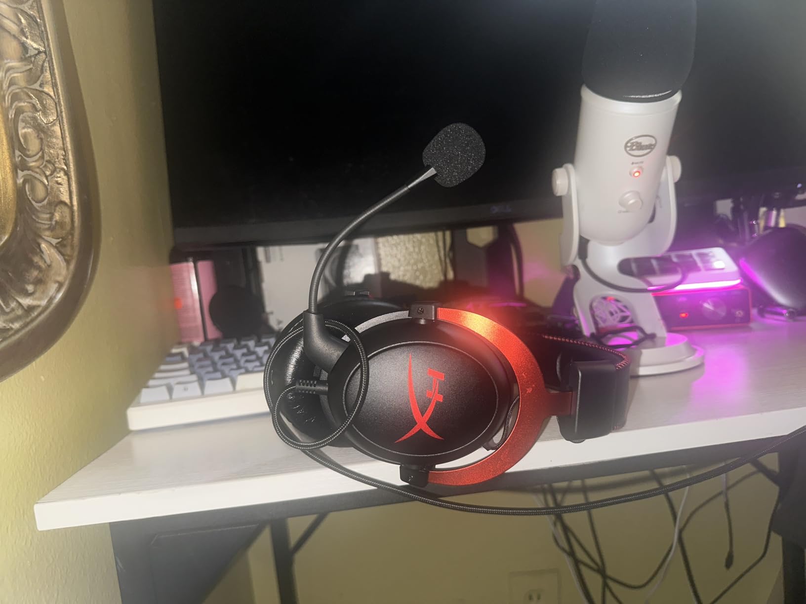 Cloud II Gaming Headset - 7.1 Surround Sound - Memory Foam Ear Pads - Durable Aluminum Frame - Multi Platform Headset - Works with PC, PS4, PS4 PRO, Xbox One, Xbox One S - Red (KHX-HSCP-RD) customer photo 1