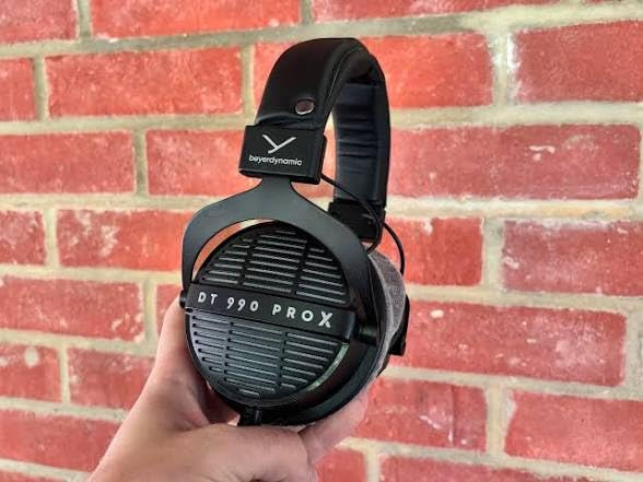 beyerdynamic DT 990 PRO Studio Headphones (250 Ohm, Black) | Open Back, Over Ear, Wired Professional Mixing, Music Production, Editing, Audiophile customer photo 1