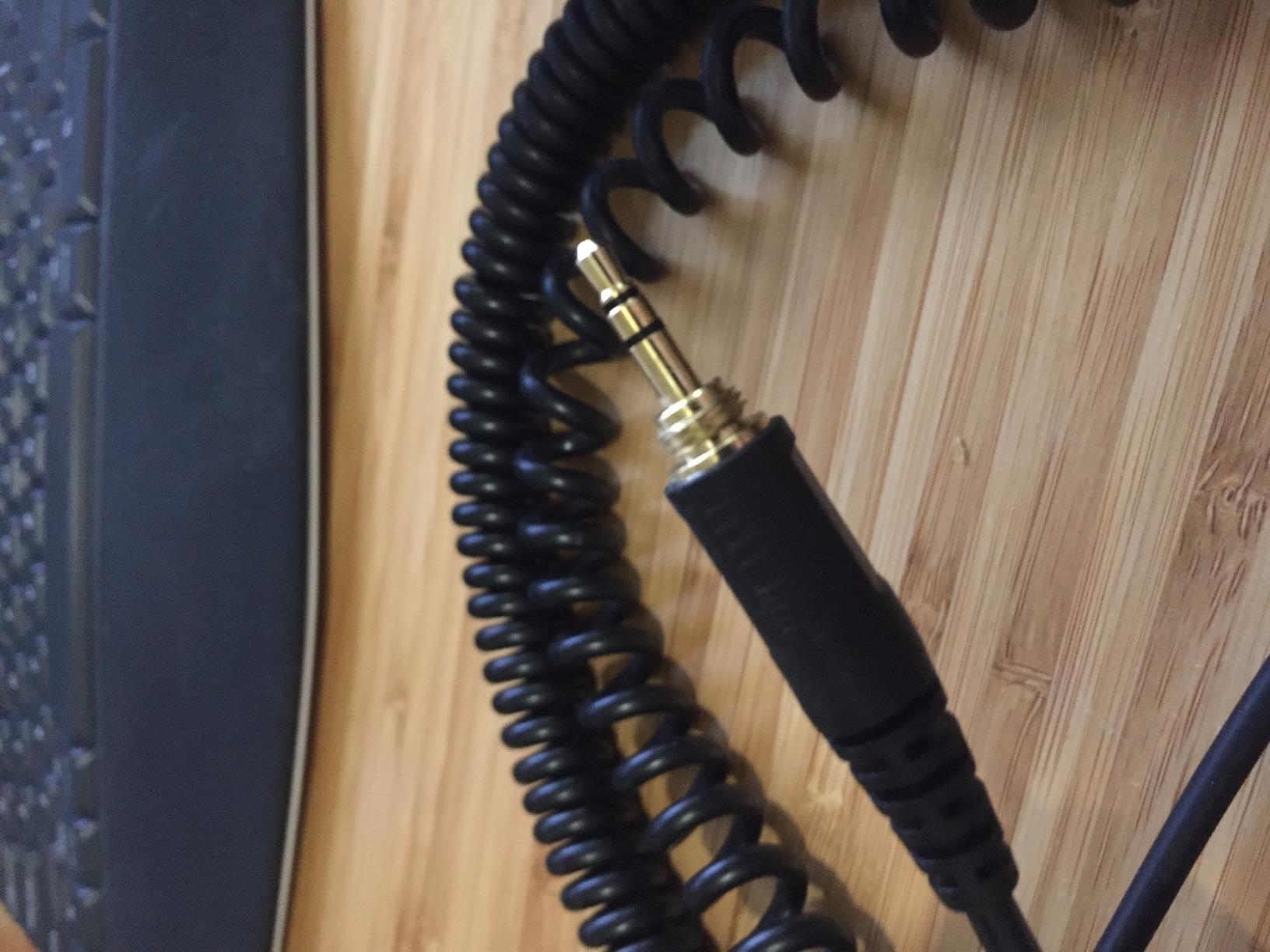 beyerdynamic DT 990 PRO Studio Headphones (250 Ohm, Black) | Open Back, Over Ear, Wired Professional Mixing, Music Production, Editing, Audiophile customer photo 2