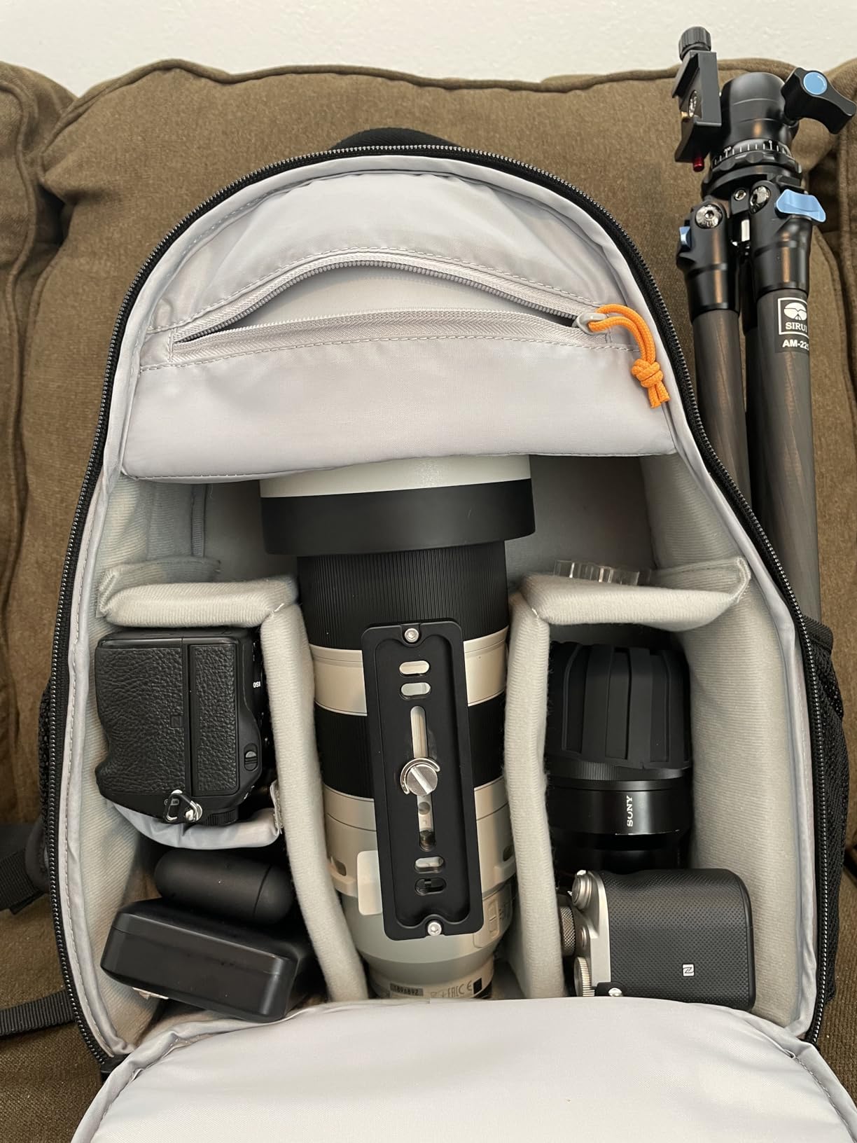 Lowepro Tahoe BP 150, Camera Bag, Lightweight Compact Camera Backpack for Cameras, CSC, DJI Spark Drone, Black, 27.5 x 21.7 x 40.3 cm, Medium LP36892-PWW customer photo 1