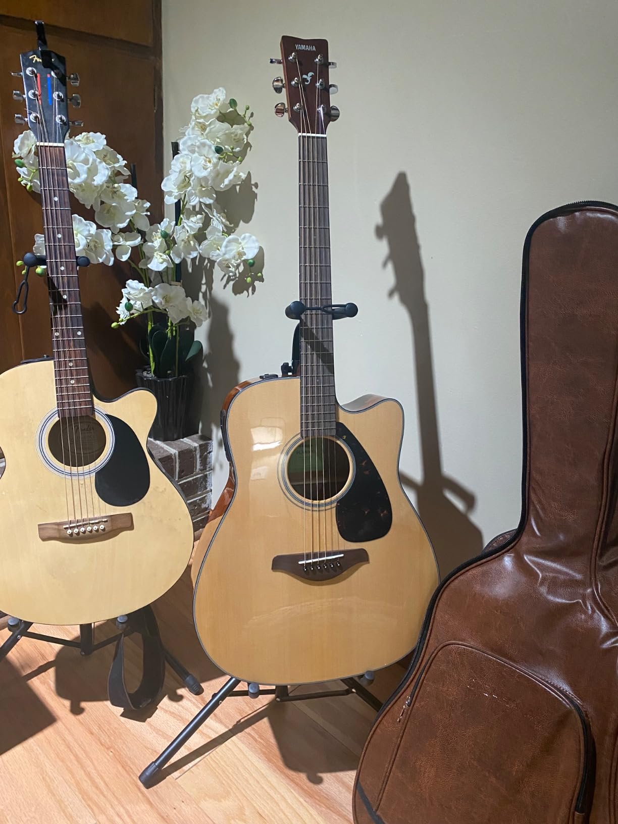 Yamaha FGX800C Solid Top Cutaway Acoustic-Electric Guitar, Dreadnought customer photo 1