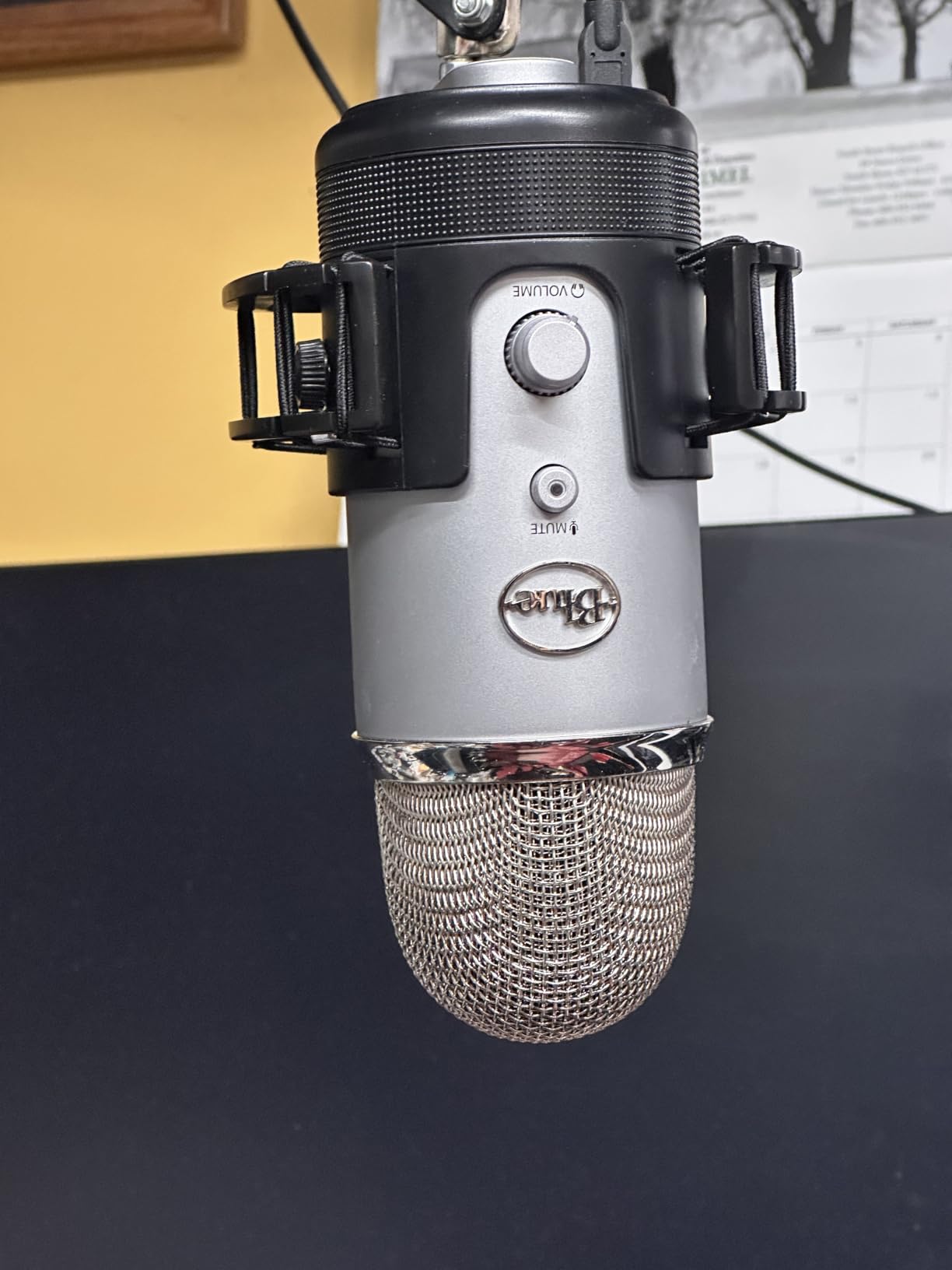 Logitech Creators Blue Yeti USB Microphone for PC, Mac, Gaming, Streaming, Podcasting, Studio and Computer Condenser Mic with Blue VO!CE Effects, 4 Pickup Patterns, Plug and Play - Midnight Blue customer photo 1
