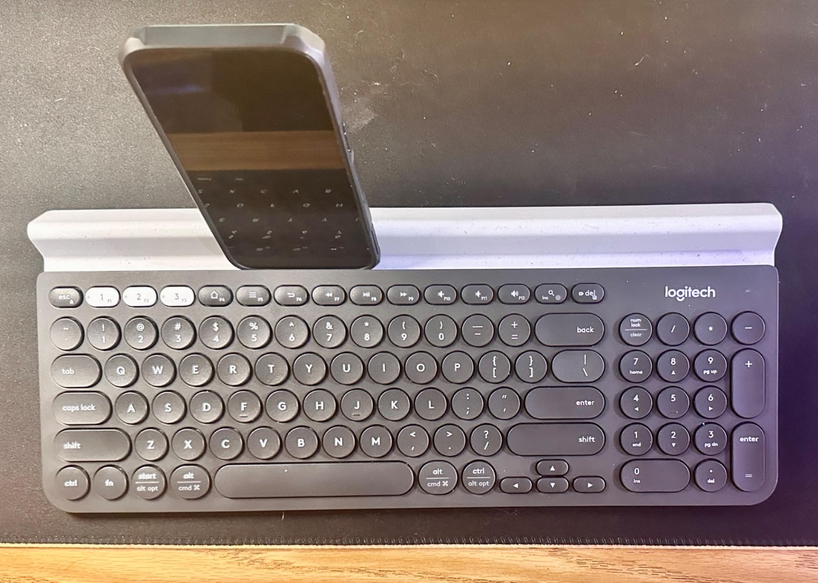 Logitech K780 Multi-Device Wireless Keyboard with Built-in Cradle customer photo 1