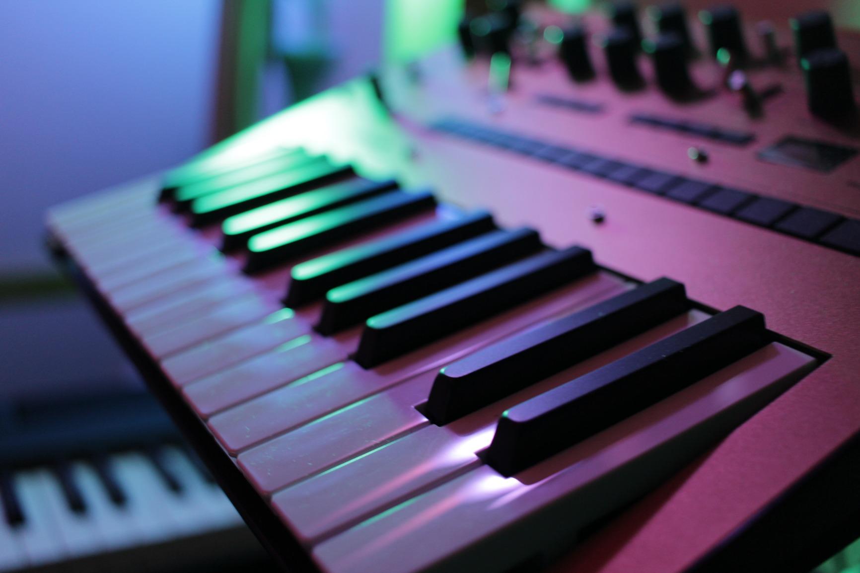 Korg monologue Monophonic Analog Synthesizer w/ 16-step Sequencer - Black customer photo 1