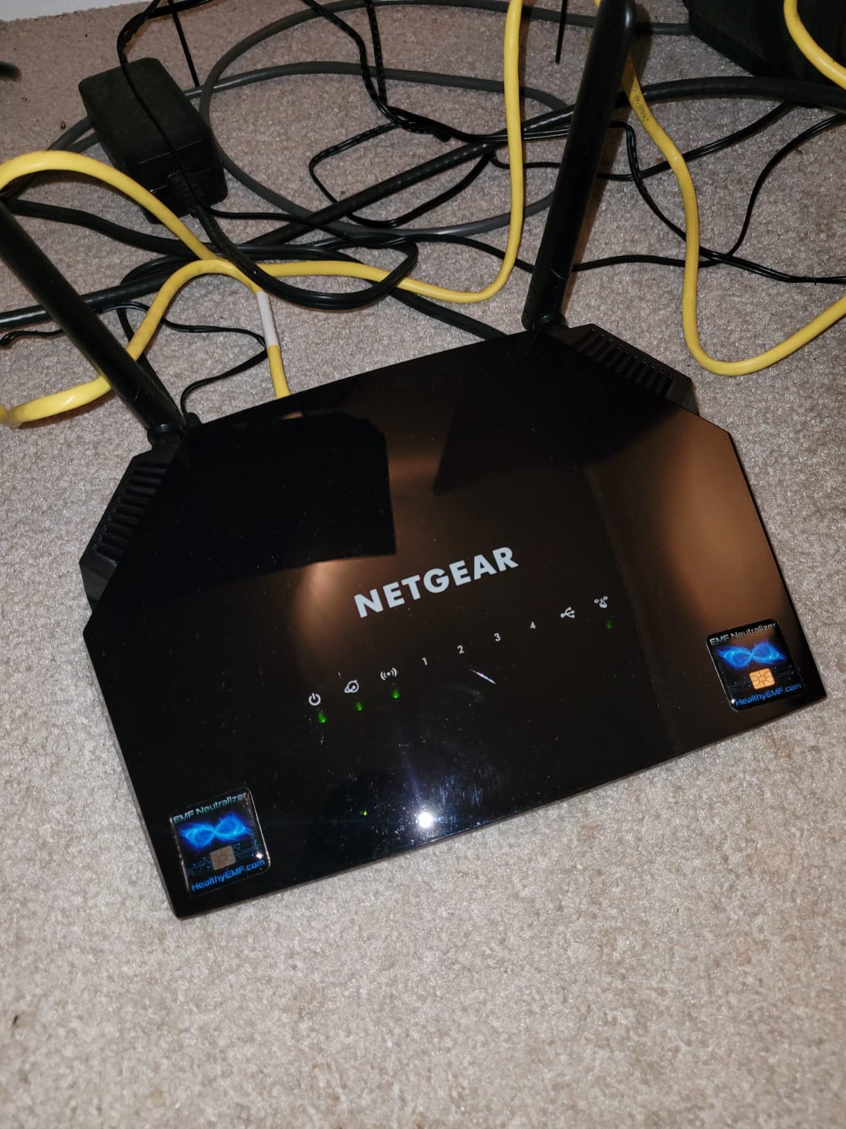 NETGEAR WiFi Router (R6230) - AC1200 Dual Band Wireless Speed (up to 1200 Mbps), Up to 1200 sq ft Coverage & 20 Devices, 4 x 1G Ethernet Ports customer photo 2