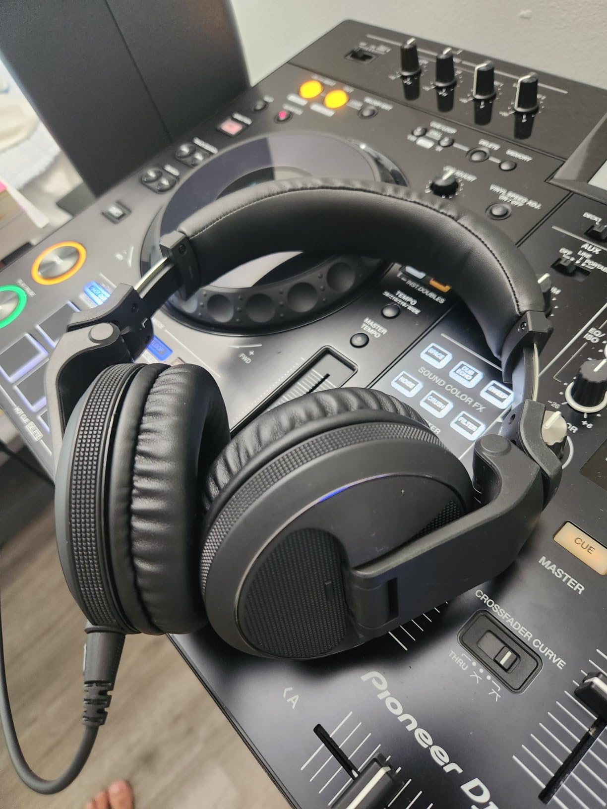 Pioneer DJ HDJ-X5 Professional DJ Headphones - Black customer photo 1