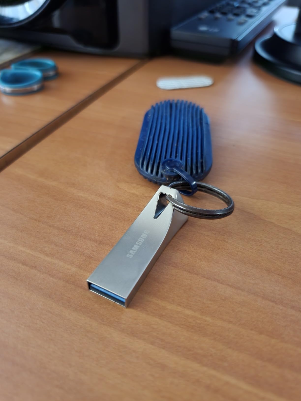 SAMSUNG BAR Plus 3.1 USB Flash Drive, 128GB, 400MB/s, Rugged Metal Casing, Champagne Silver (MUF-128BE3/AM) customer photo 1