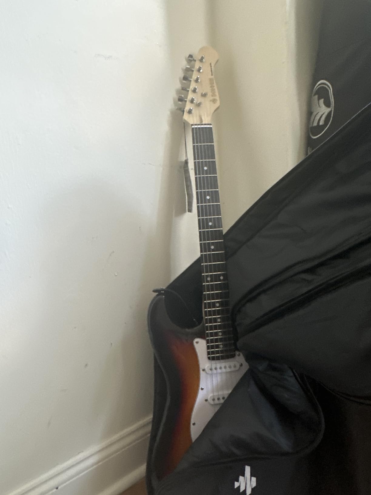 Donner DST-100B 39 Inch Electric Guitar Beginner Kit | Solid Body Full Size Black HSS for Starter, with Amplifier, Bag, Digital Tuner, Capo, Strap, String, Cable, Picks customer photo 2