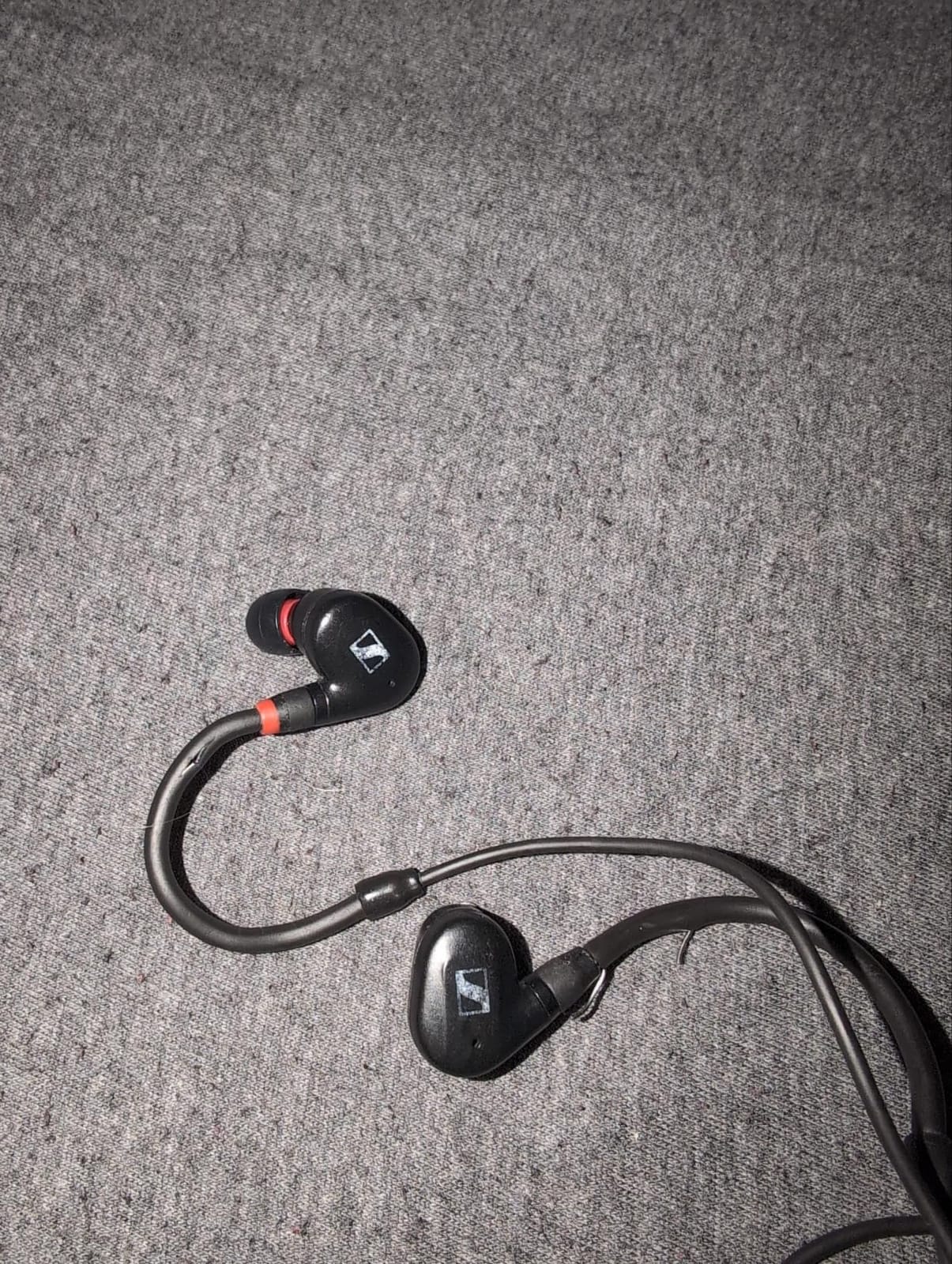 SENNHEISER IE 40 PRO, molded in ear dynamic monitors (Black) customer photo 1