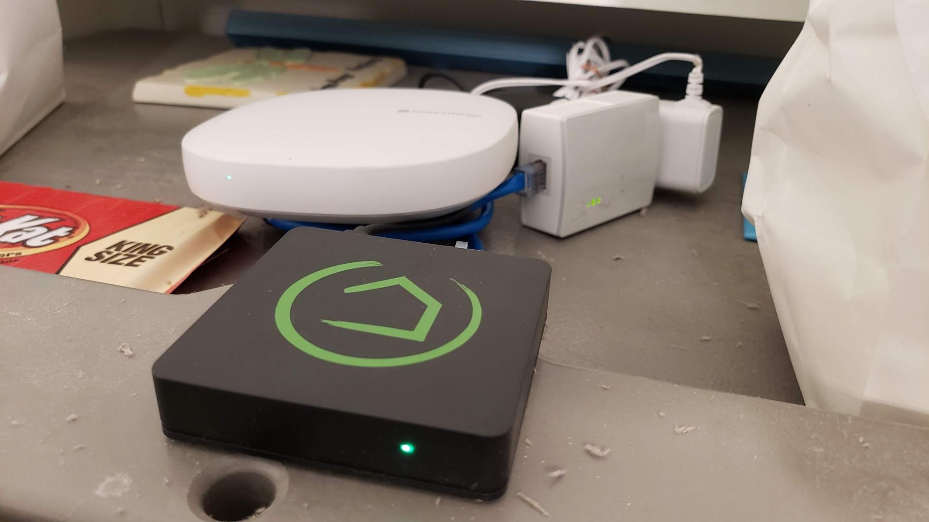 SmartThings Hub 3rd Generation [GP-U999SJVLGDA] Smart Home Automation Hub Home Monitoring Smart Devices - Alexa Google Home Compatible - Zigbee, Z-Wave, Cloud to Cloud Protocols - White customer photo 1