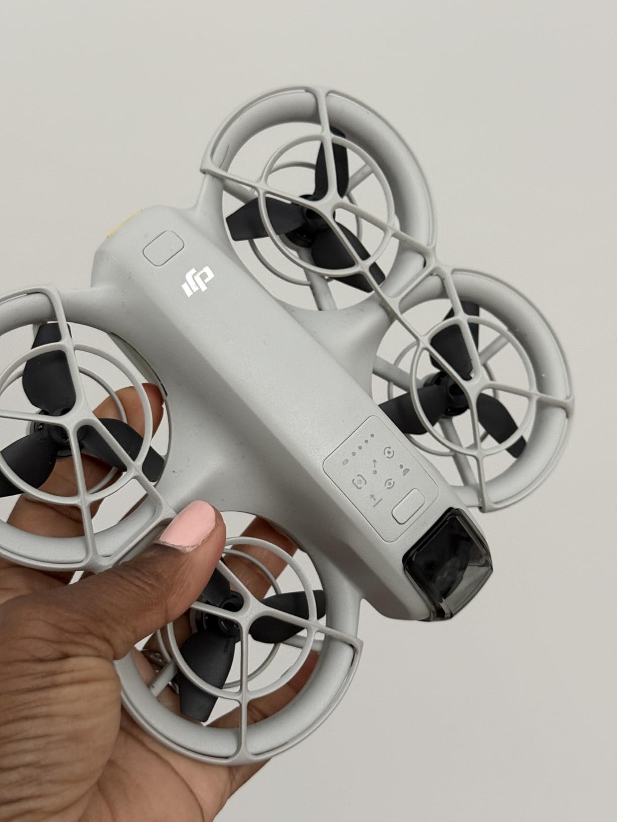 DJI Neo, Mini Drone with 4K UHD Camera for Adults, 135g Self Flying Drone that Follows You, Palm Takeoff, Subject Tracking, QuickShots, Stabilized Video, Built-In Propeller Guard (Controller-Free) customer photo 2