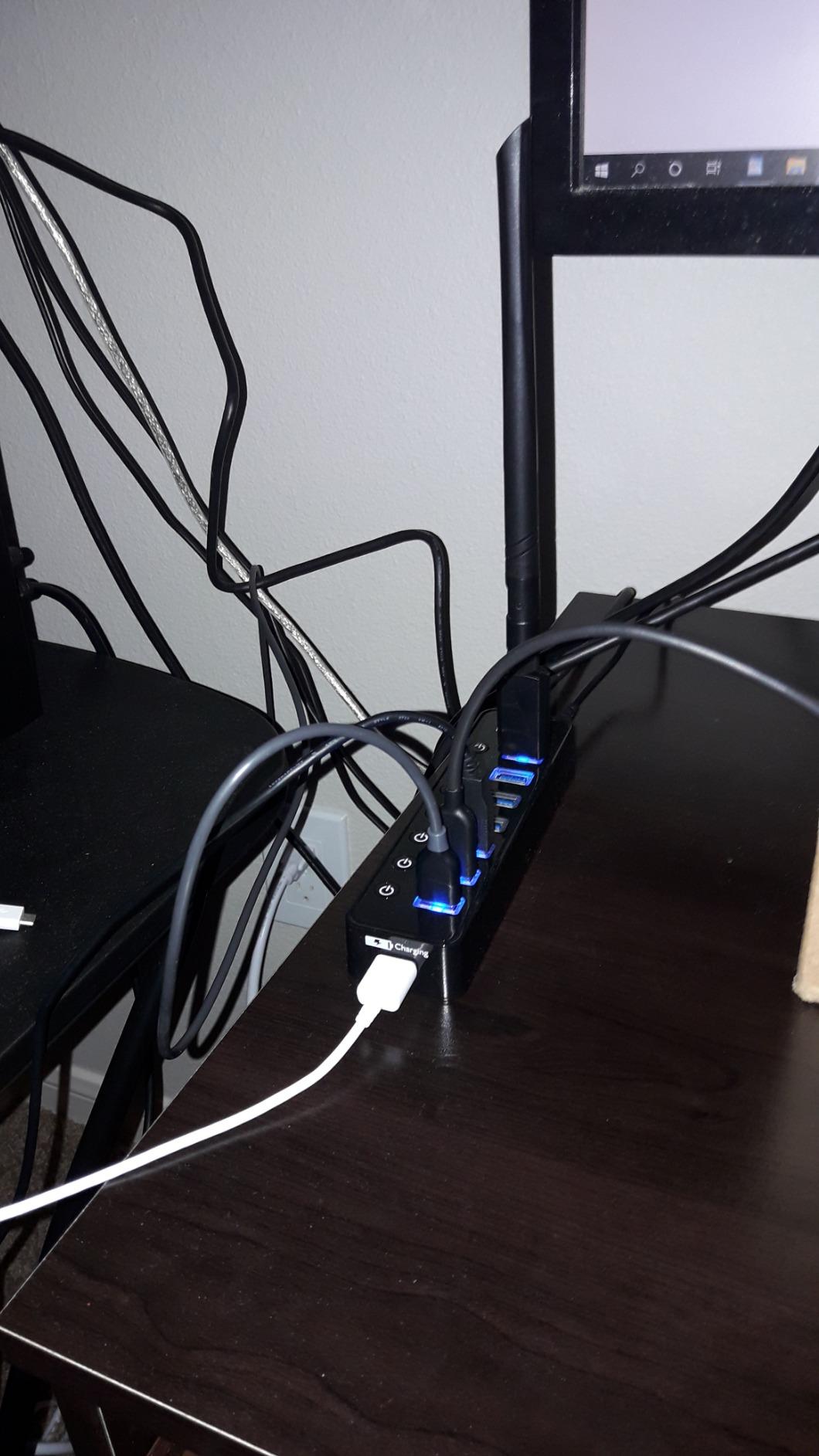 Powered USB Hub 3.0, Atolla 8-Port USB 3.0 Data Hub Splitter with One Smart Charging Port and Individual On/Off Switches and 5V/4A Power Adapter customer photo 2