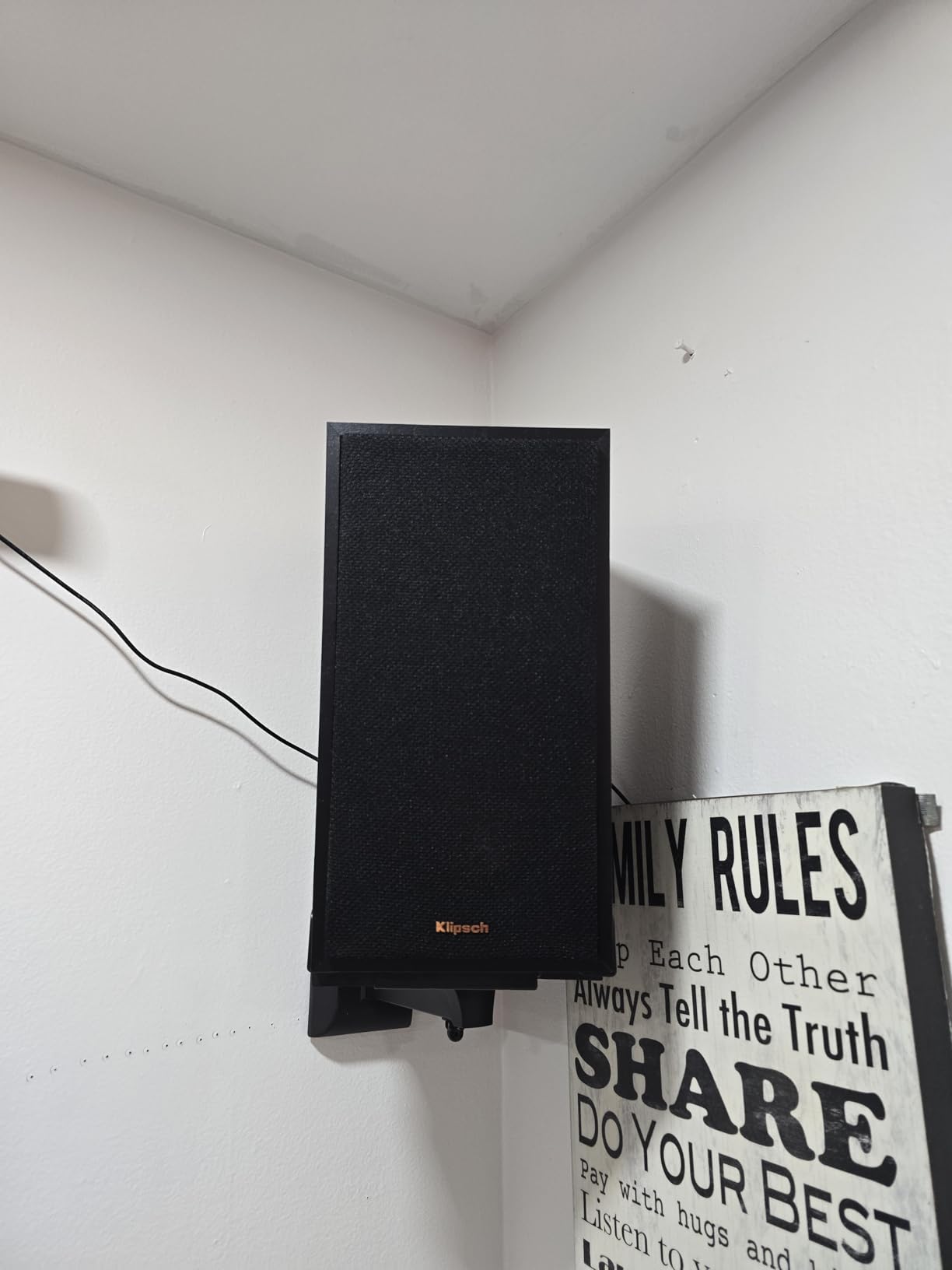Klipsch R-51M Bookshelf Speaker (Pair), Black customer photo 1