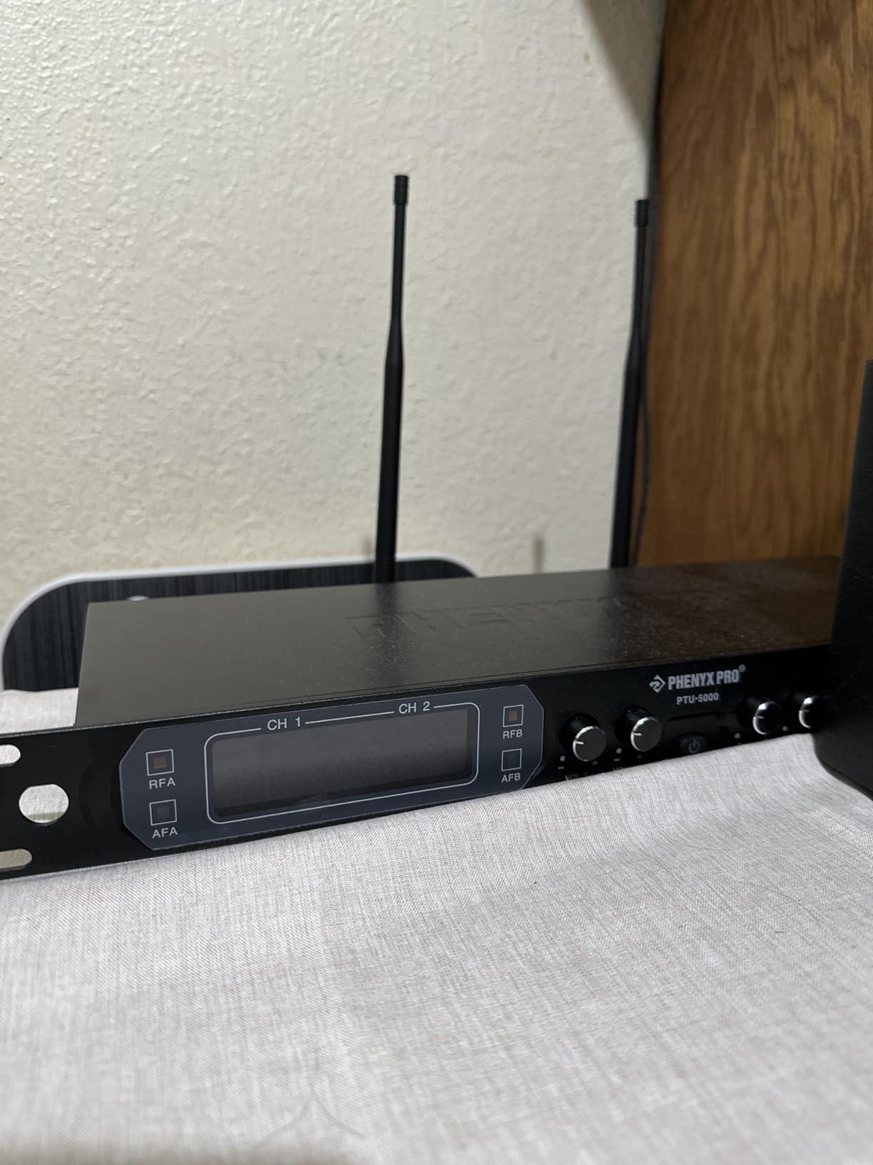 Phenyx Pro 4-Ch UHF Fixed Frequency Wireless Microphone System PTU-5000-4H | 4 Dynamic Handheld Mics, Metal Build, 260 ft Range, Singing, Church Services, Group Vocals, Small Stages customer photo 1