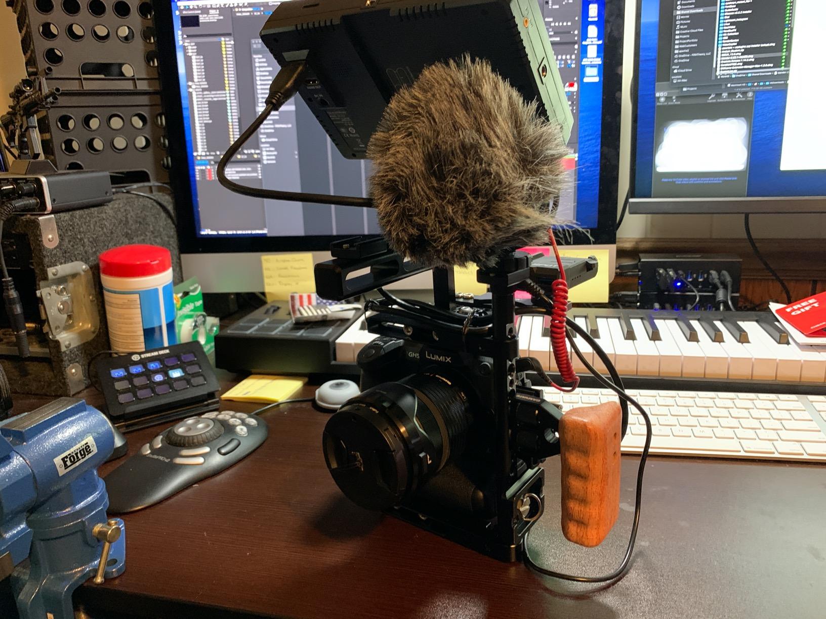 CAMVATE Basic Camera Cage Rig with Top Handle Universal Use - 1897 customer photo 2