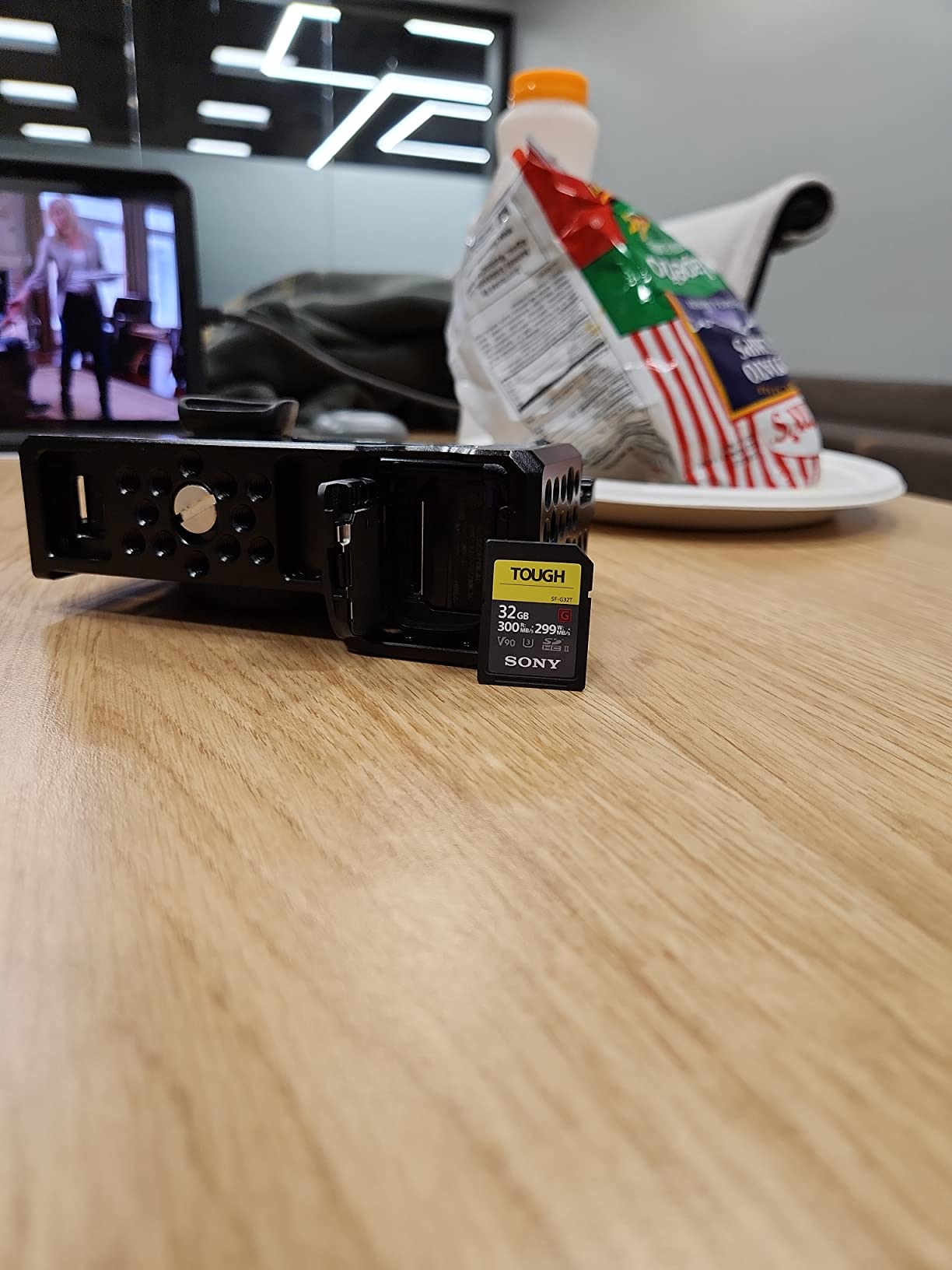 Sony TOUGH-G series SDXC UHS-II Card 128GB, V90, CL10, U3, Max R300MB/S, W299MB/S (SF-G128T/T1) customer photo 1