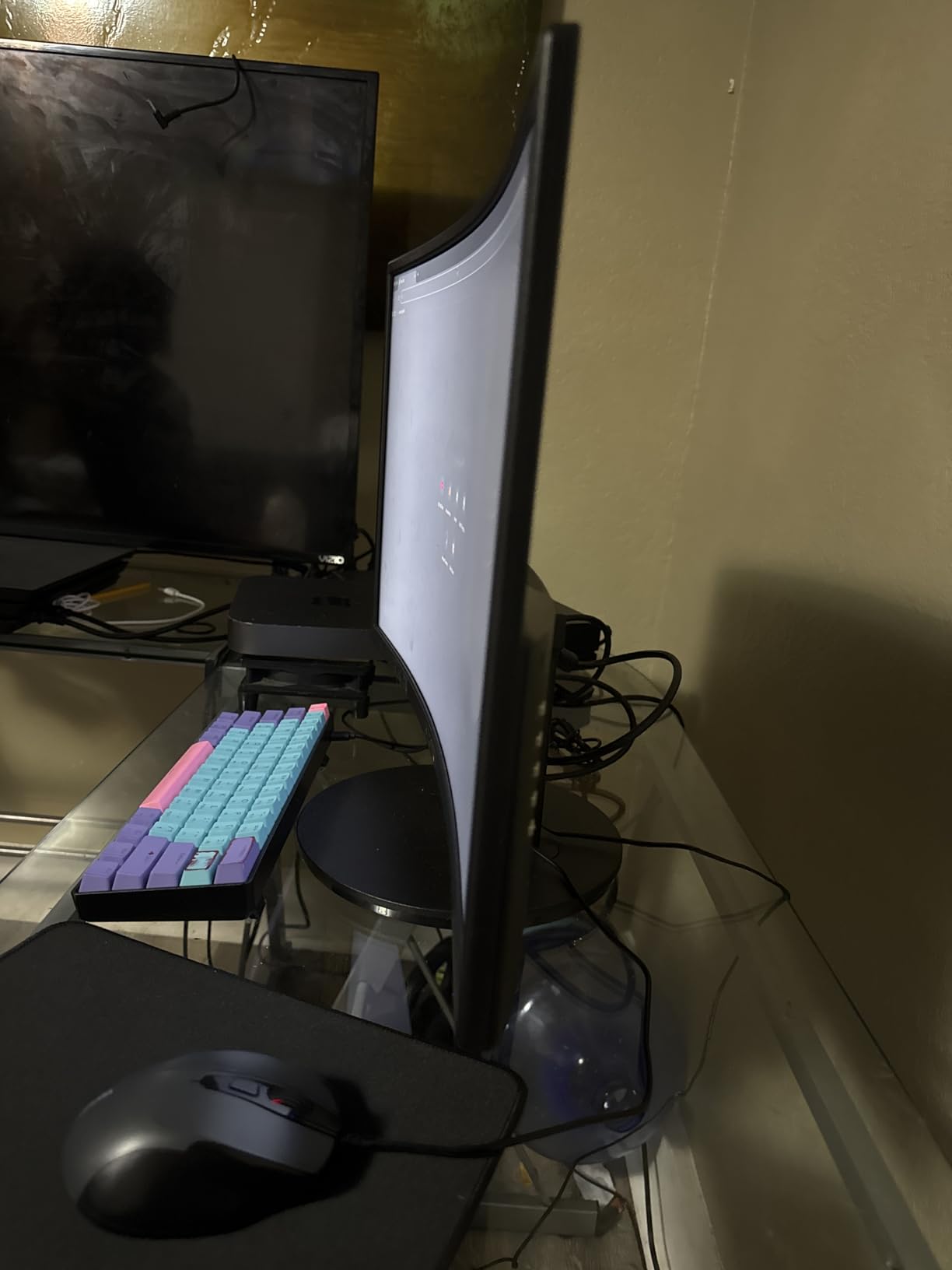 Sceptre Curved 24-inch Gaming Monitor 1080p R1500 98% sRGB HDMI x2 VGA Build-in Speakers, VESA Wall Mount Machine Black (C248W-1920RN Series) customer photo 2