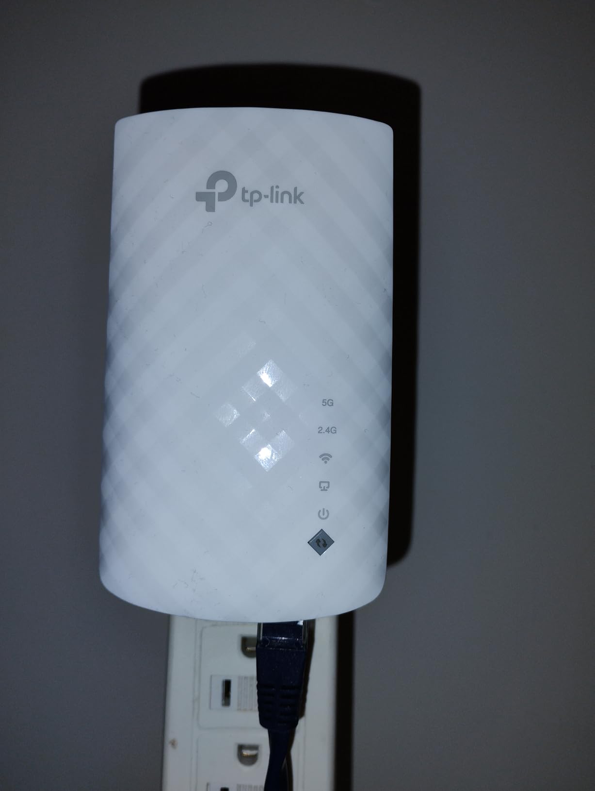 TP-Link WiFi Extender with Ethernet Port, Dual Band 5GHz/2.4GHz, Up to 44% More Bandwidth Than Single Band, Covers Up to 1200 Sq.ft and 30 Devices, Signal Booster Amplifier Supports OneMesh(RE220) customer photo 1