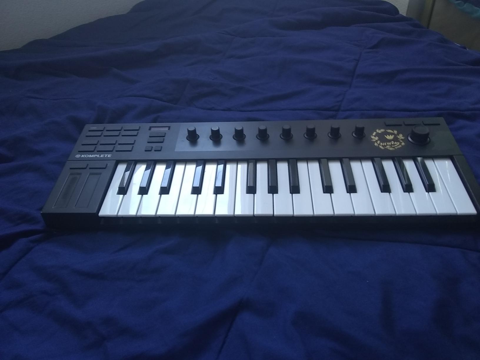 Native Instruments Komplete Kontrol M32 Controller Keyboard (26154) customer photo 1