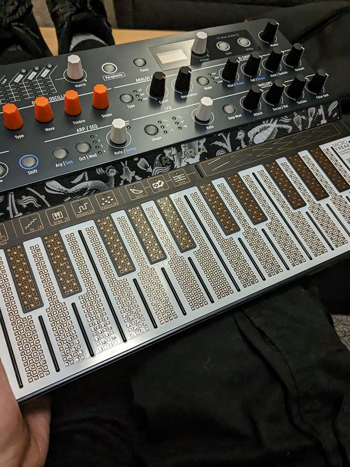 Arturia MicroFreak Synthesizer Keyboard | 21 paraphonic oscillator modes from physical modeling to wavetable, 25-key poly-aftertouch keybed, CV pitch gate and pressure customer photo 2