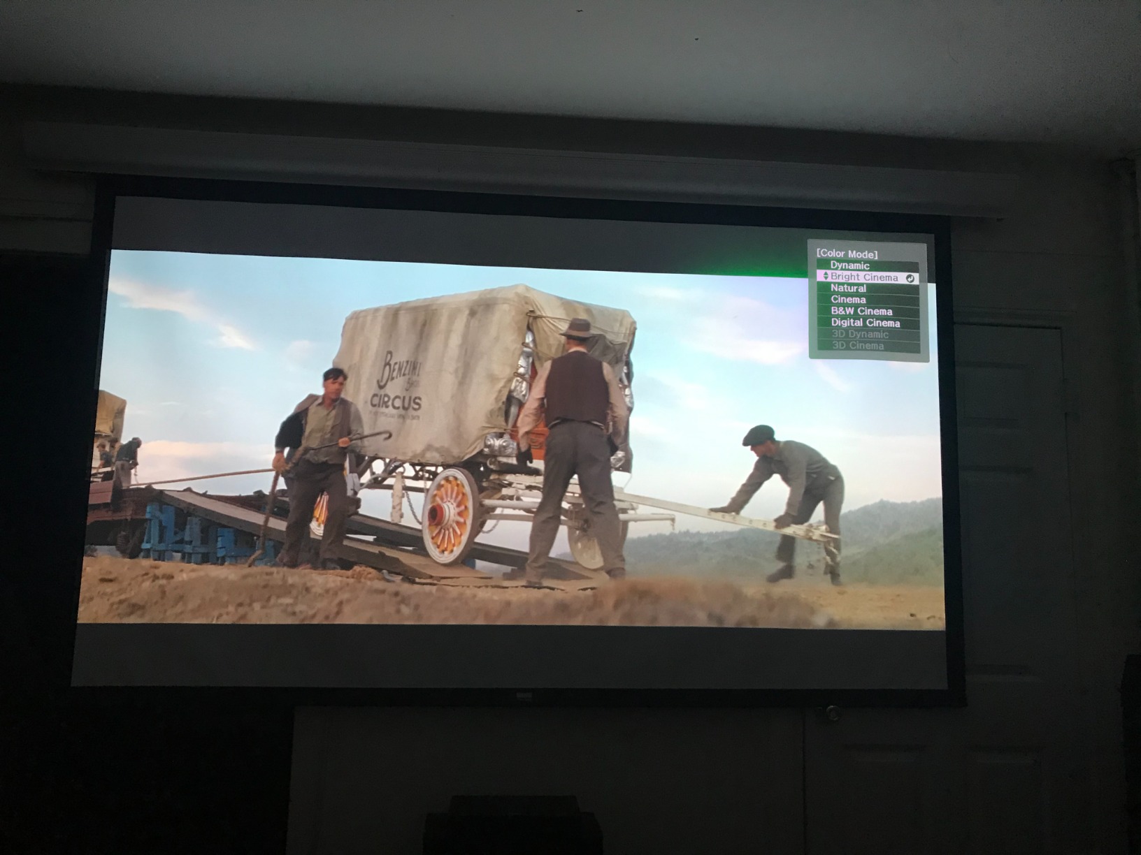 Epson Home Cinema 5050UB 4K PRO-UHD 3-Chip 3LCD Projector with HDR, 2600 Lumens, Advanced Pixel-Shift Processing customer photo 2