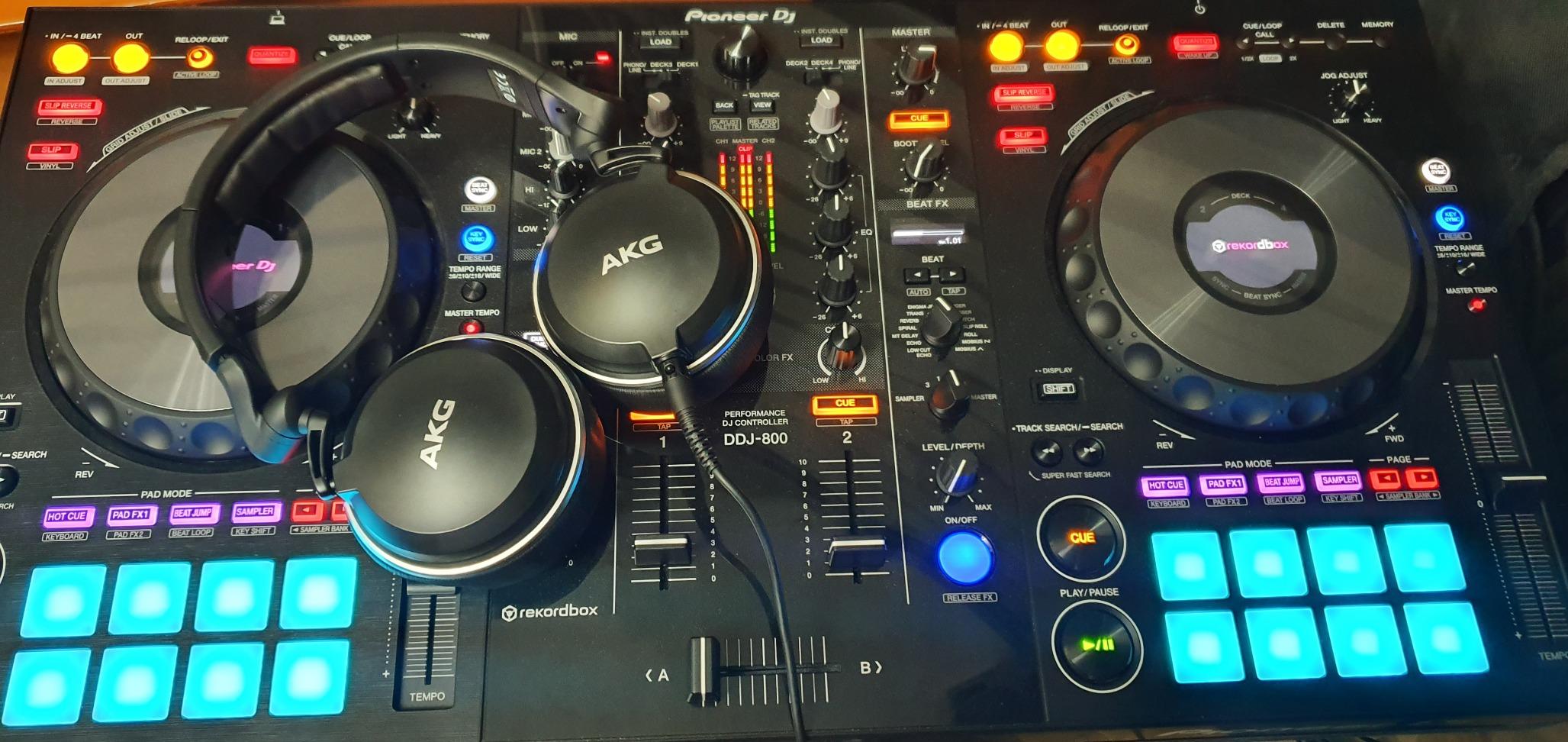 Pioneer DJ DDJ-800 2-Channel Performance DJ Controller for Rekordbox customer photo 2