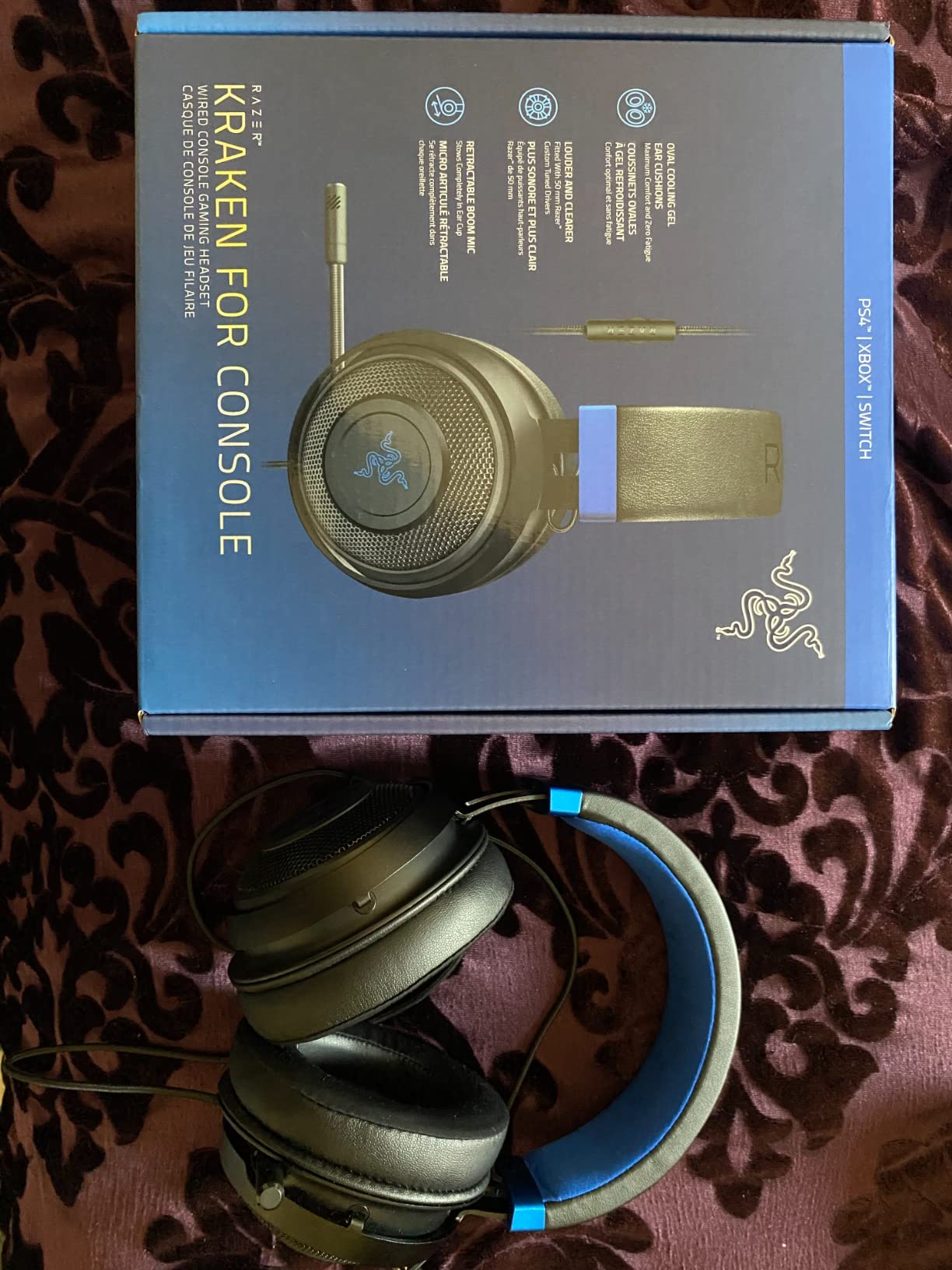 Razer Kraken Gaming Headset: Lightweight Aluminum Frame - Retractable Noise Isolating Microphone - for PC, PS4, PS5, Switch, Xbox One, Xbox Series X & S, Mobile - 3.5 mm Headphone Jack - Black/Blue customer photo 1
