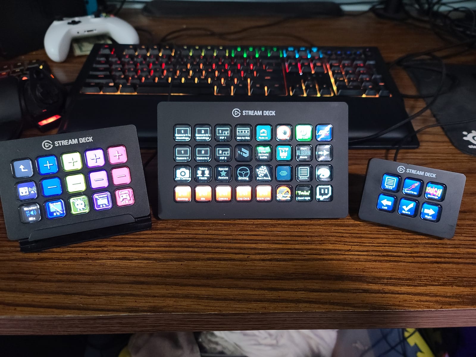 Elgato Stream Deck XL Advanced Studio Controller, 32 Keys | Instantly trigger unlimited actions, Powerful integrations, Visual feedback, Custom icon packs, Works with Mac and PC customer photo 1