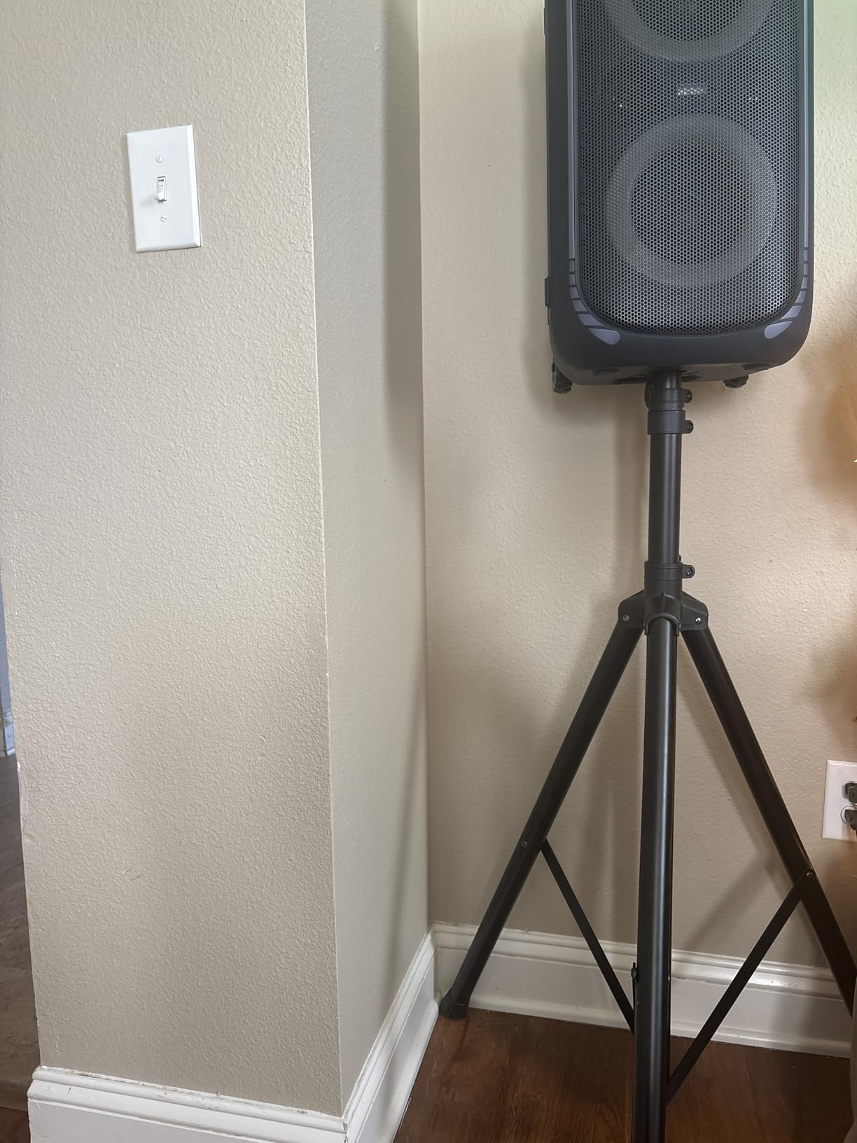 Amazon Basics Adjustable Height Tripod Speaker Stand, Sturdy Steel, Holds up to 99.2 lbs, 52