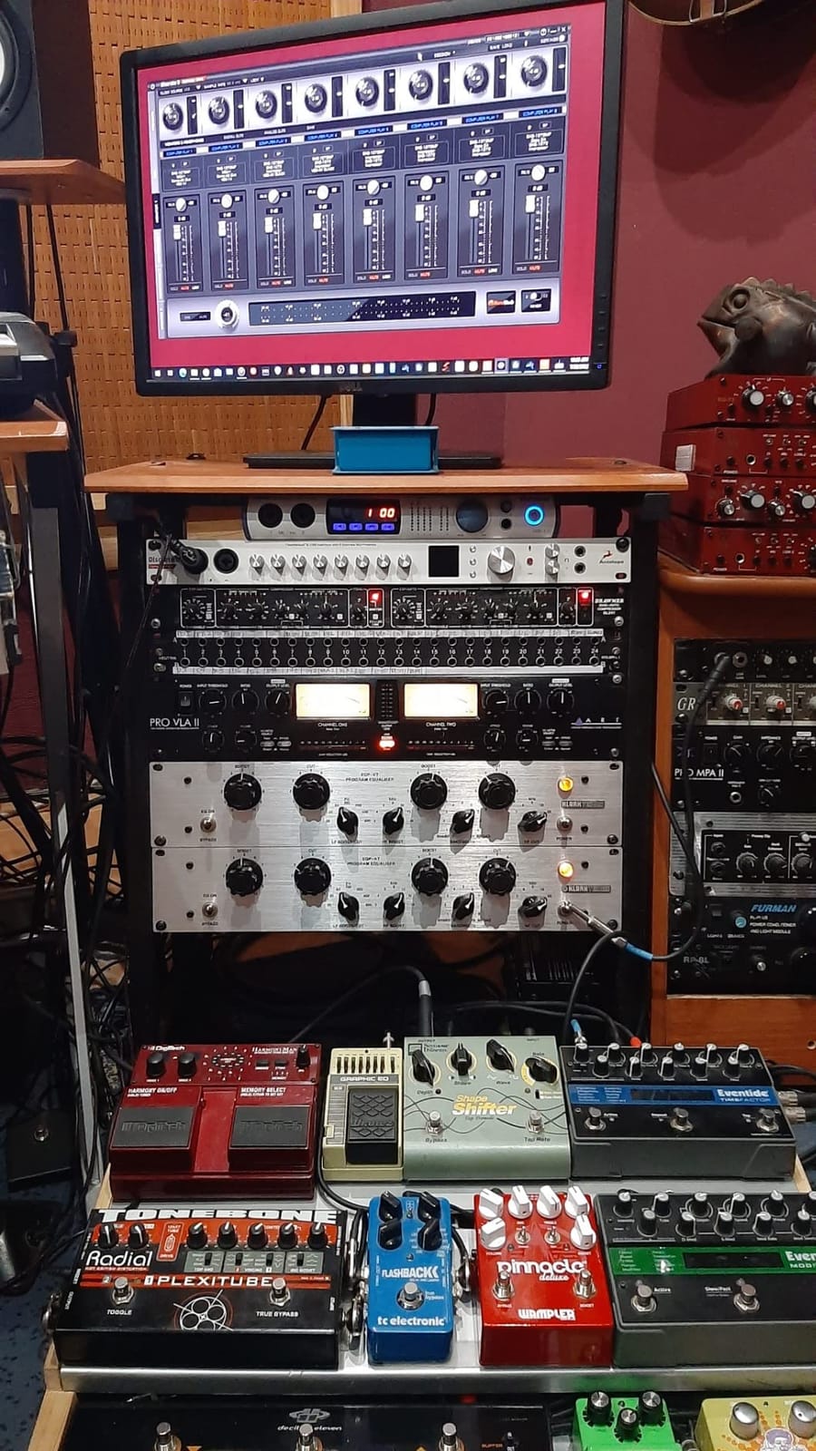 Antelope Audio Discrete 8 Synergy Core USB/Thunderbolt Audio Interface with FPGA + DSP FX customer photo 1