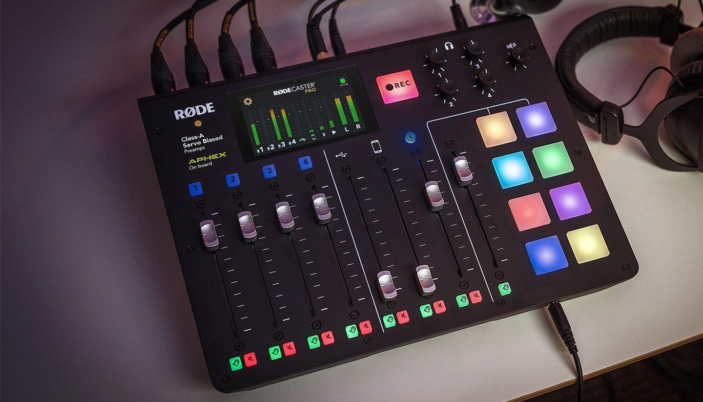 Zoom LiveTrak L-8 Battery Powered Mixer/Recorder for Musicians & Podcasters | 6 Combo + 2 Stereo Inputs, 4 Headphone Outputs, Sound Pads, Phone Input, USB Audio Interface customer photo 2